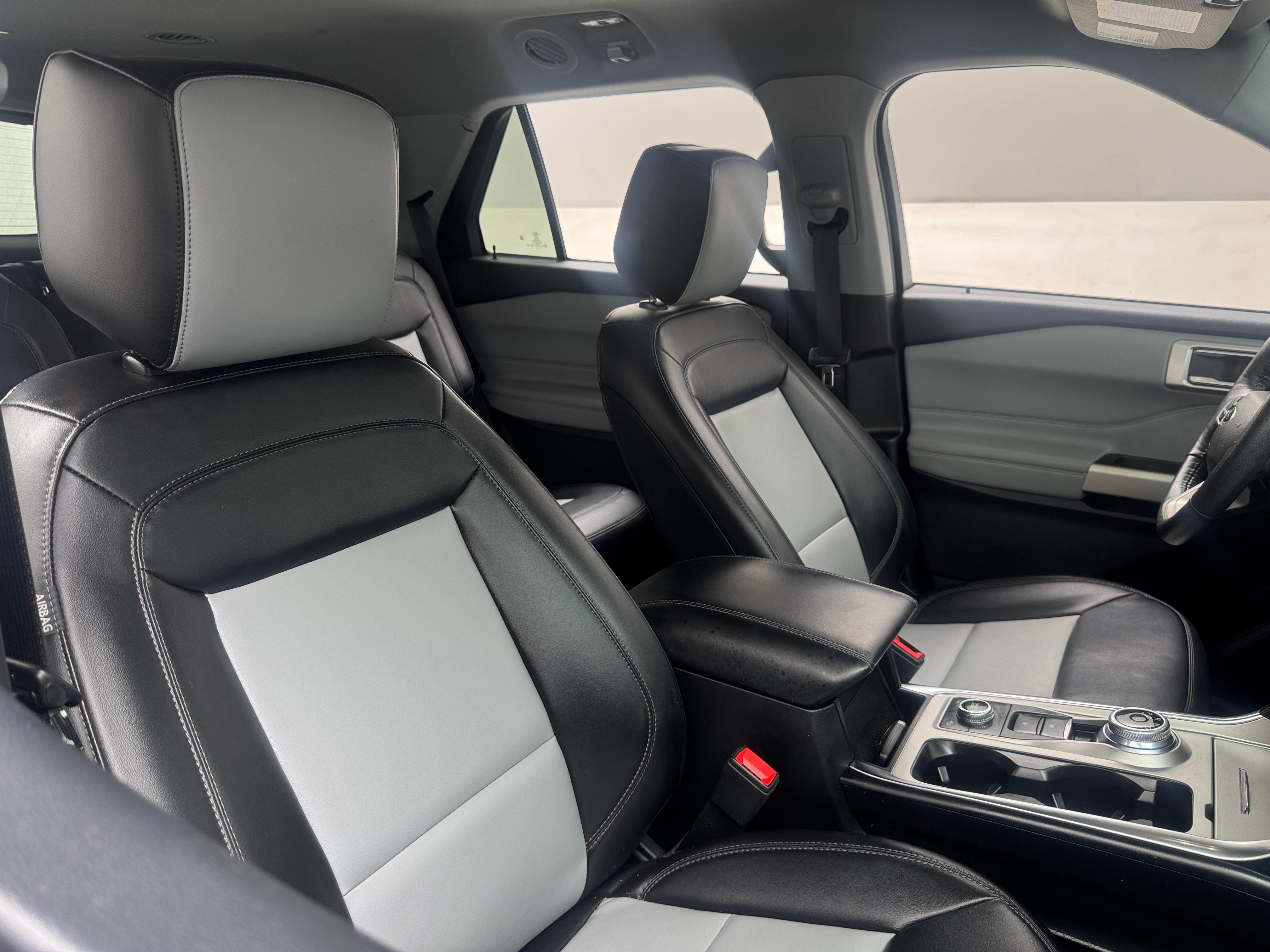 2022 Ford Explorer XLT 2