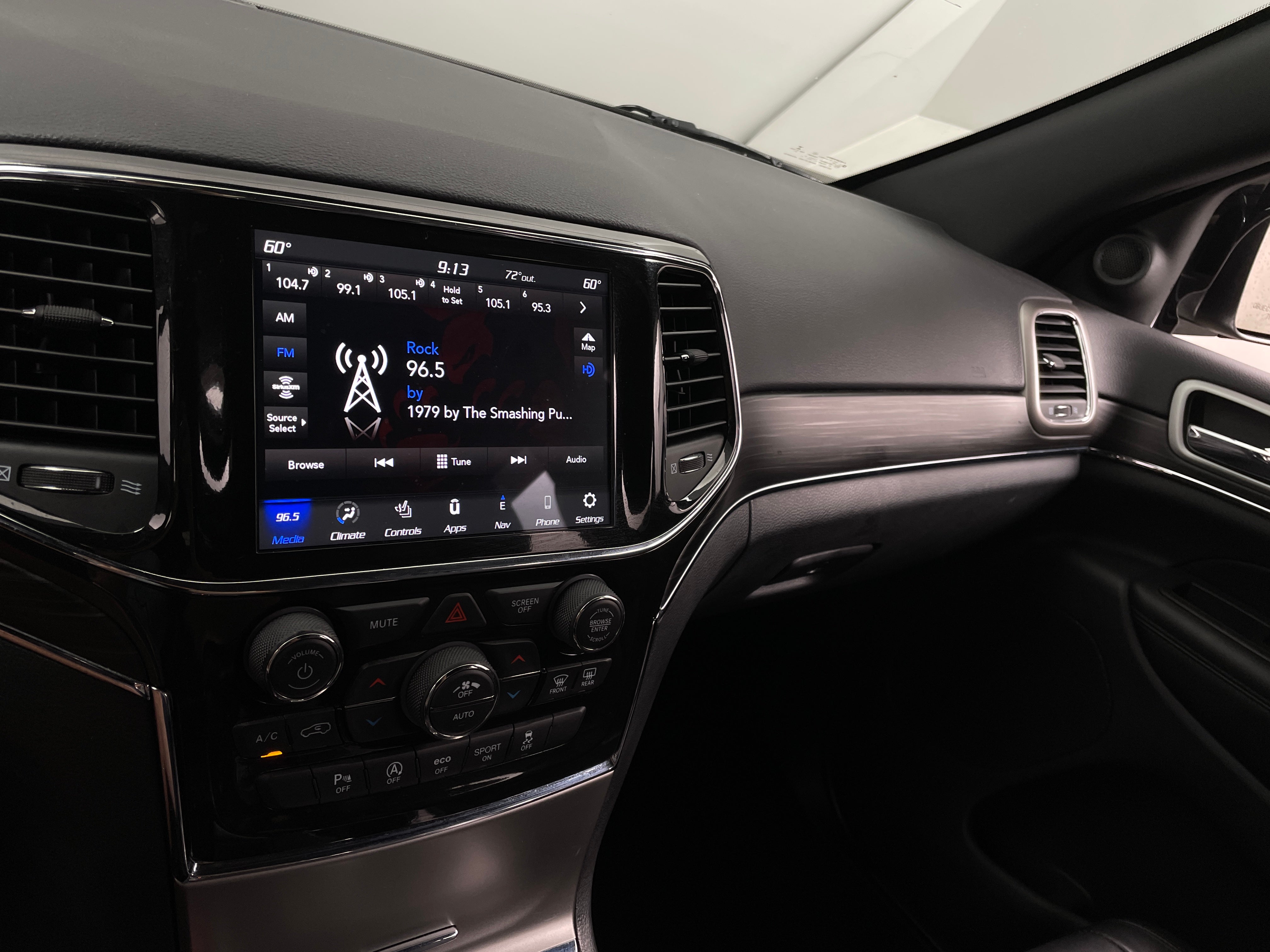 2022 Jeep Grand Cherokee Limited Edition 3