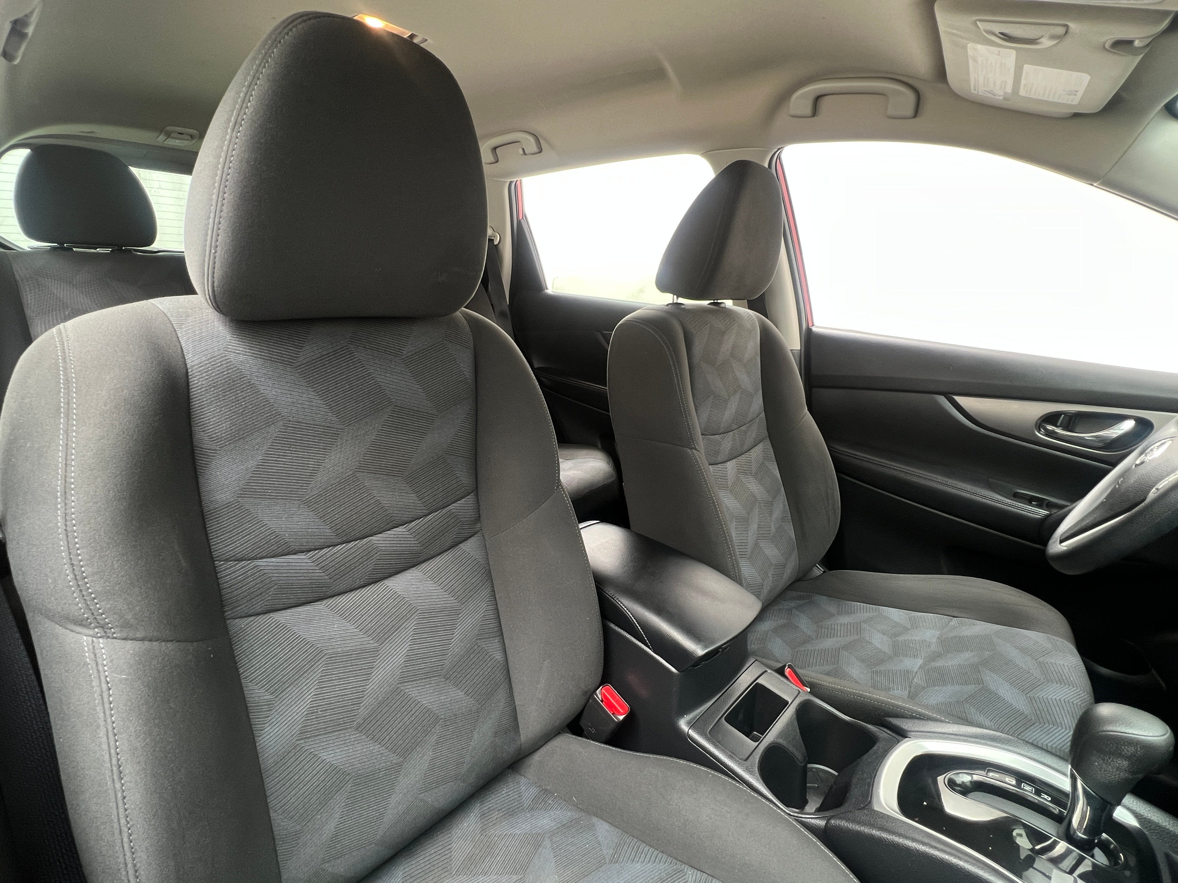 2016 Nissan Rogue SV 2
