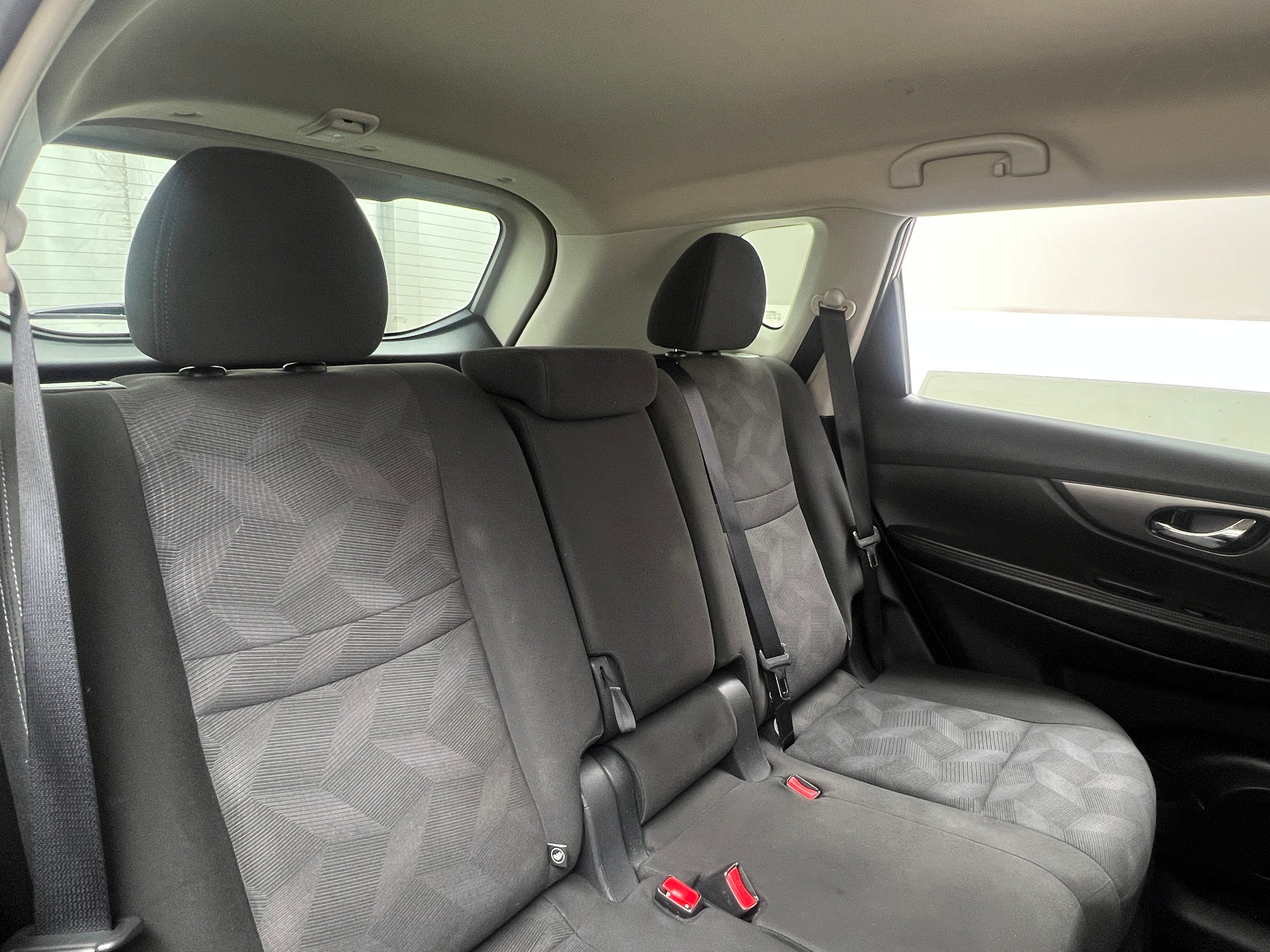 2016 Nissan Rogue SV 6