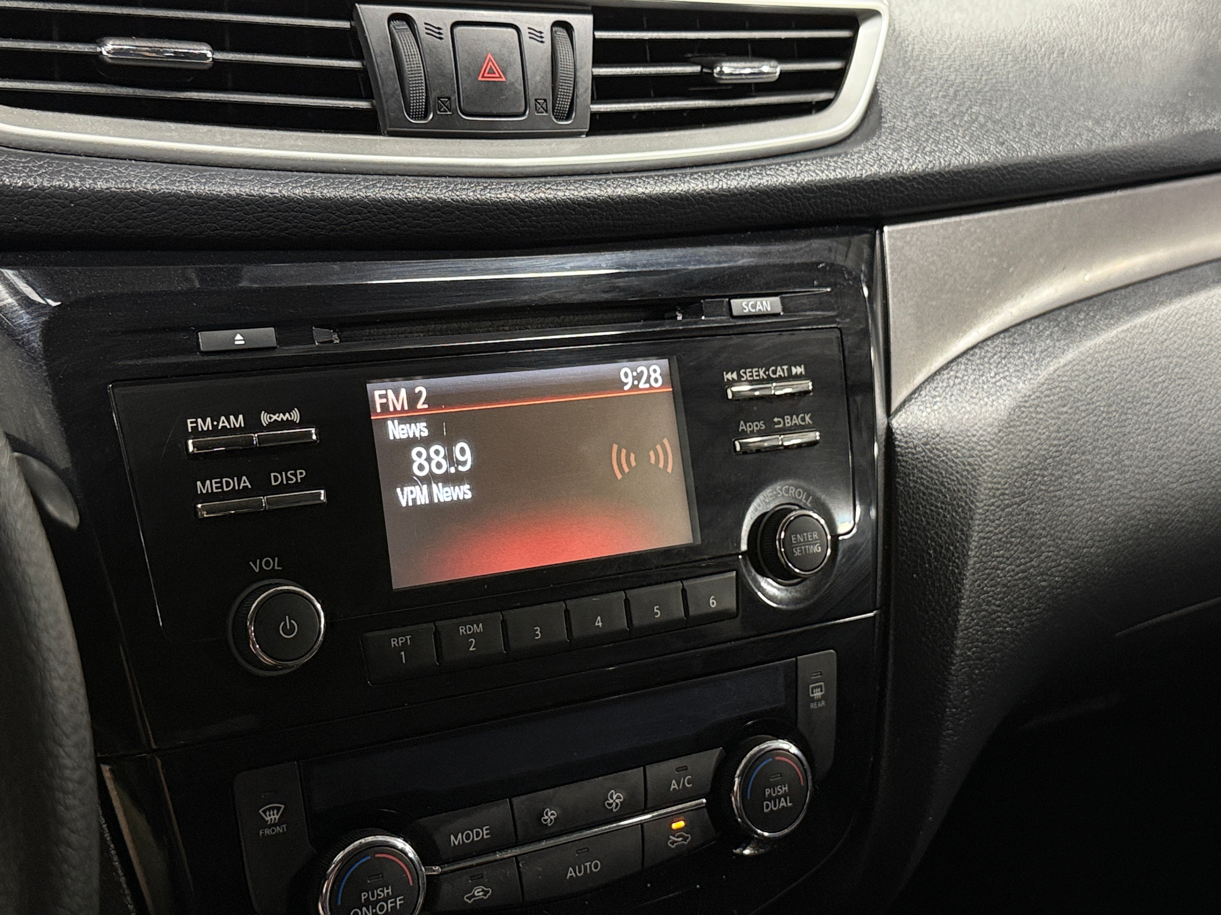 2016 Nissan Rogue SV 4