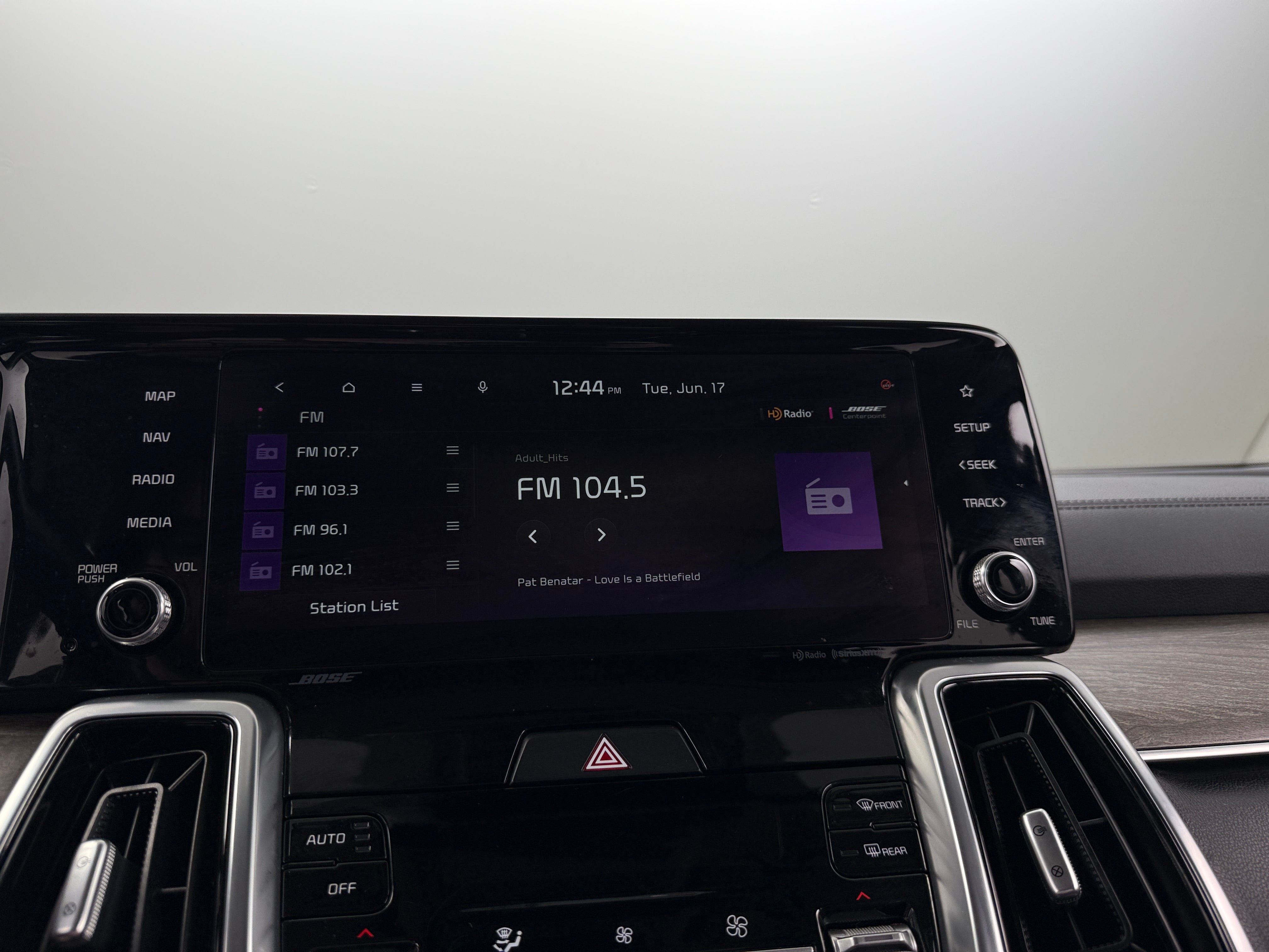 Thumbnail: 2022 Kia Sorento - 4