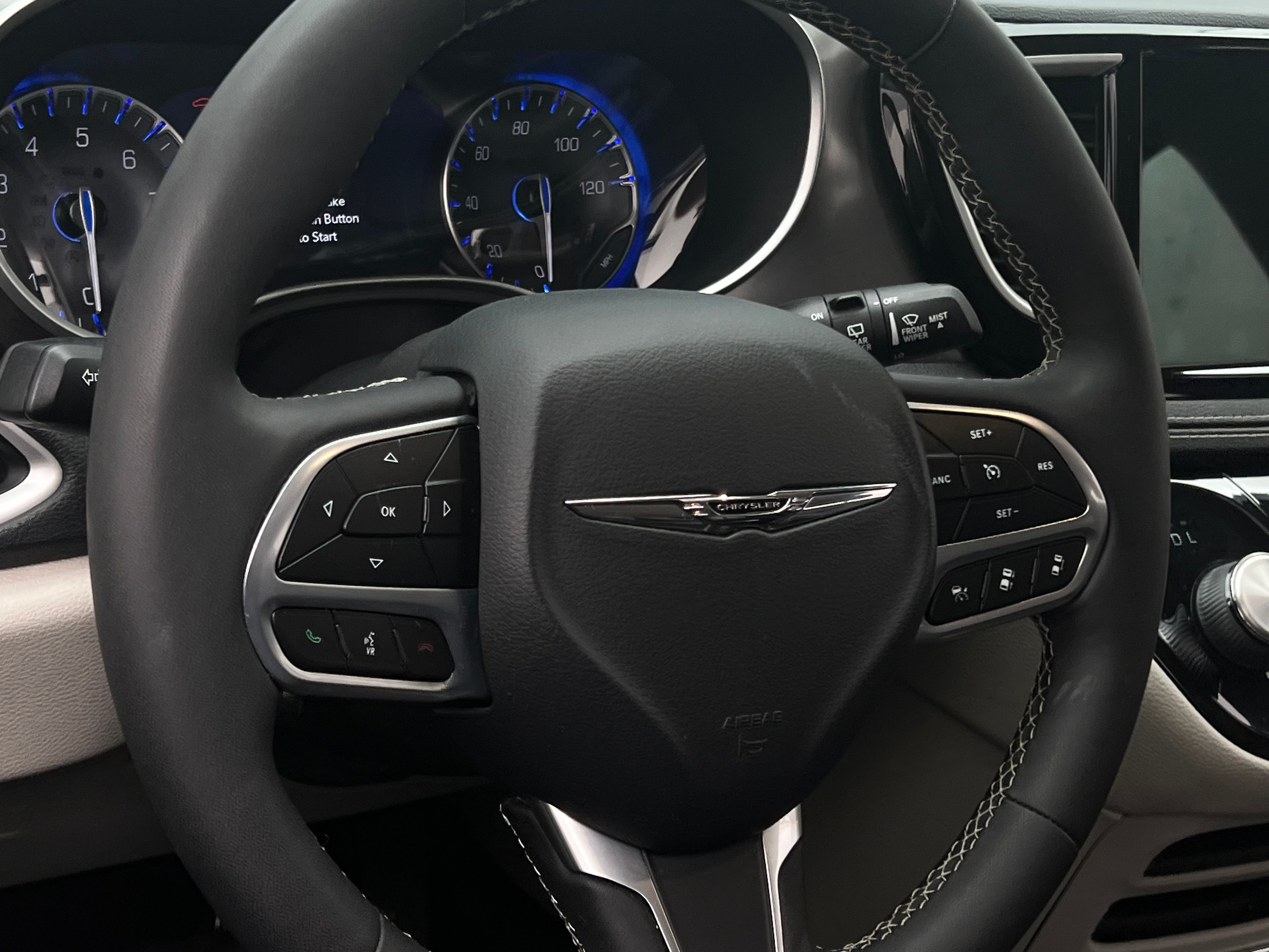 2022 Chrysler Pacifica Touring L 4