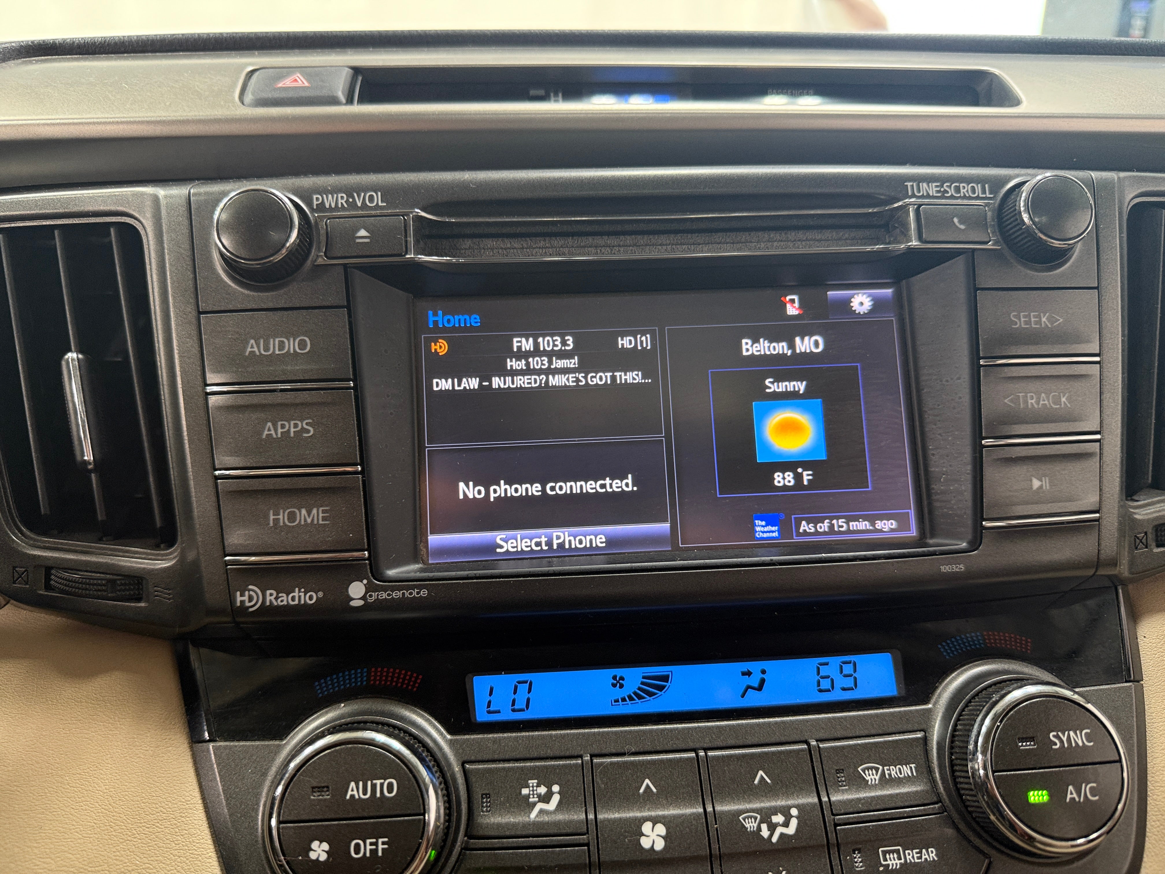 Thumbnail: 2015 Toyota RAV4 - 4