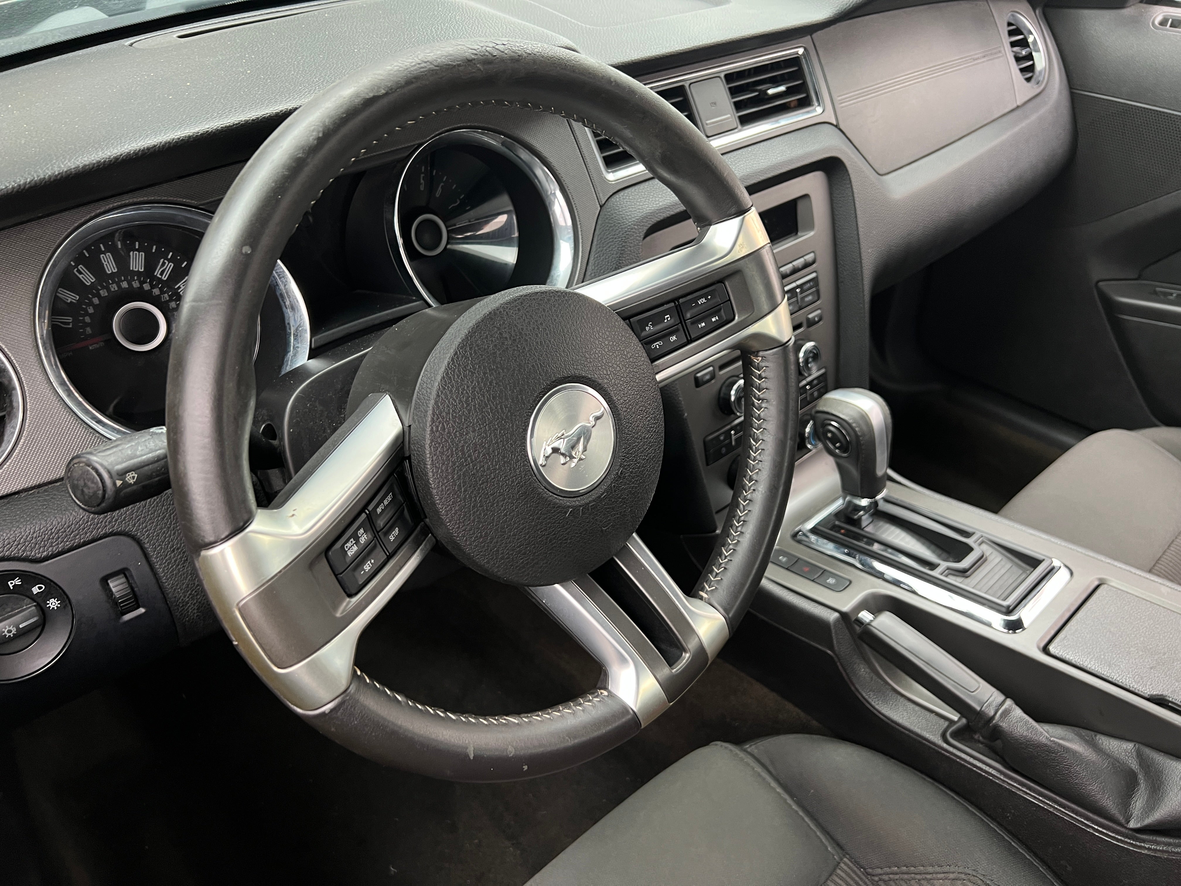 2014 Ford Mustang V6 4