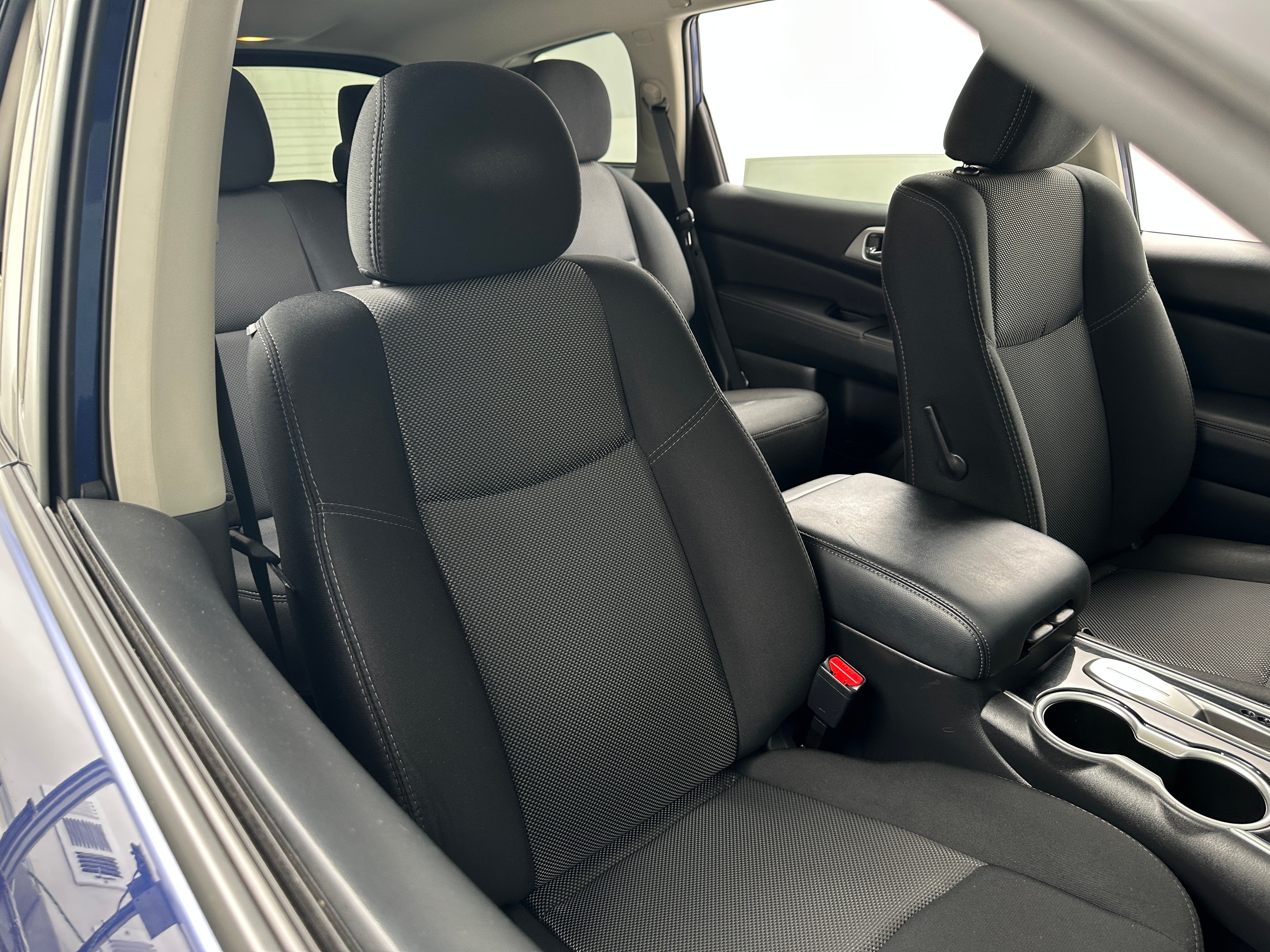 2020 Nissan Pathfinder SV 2