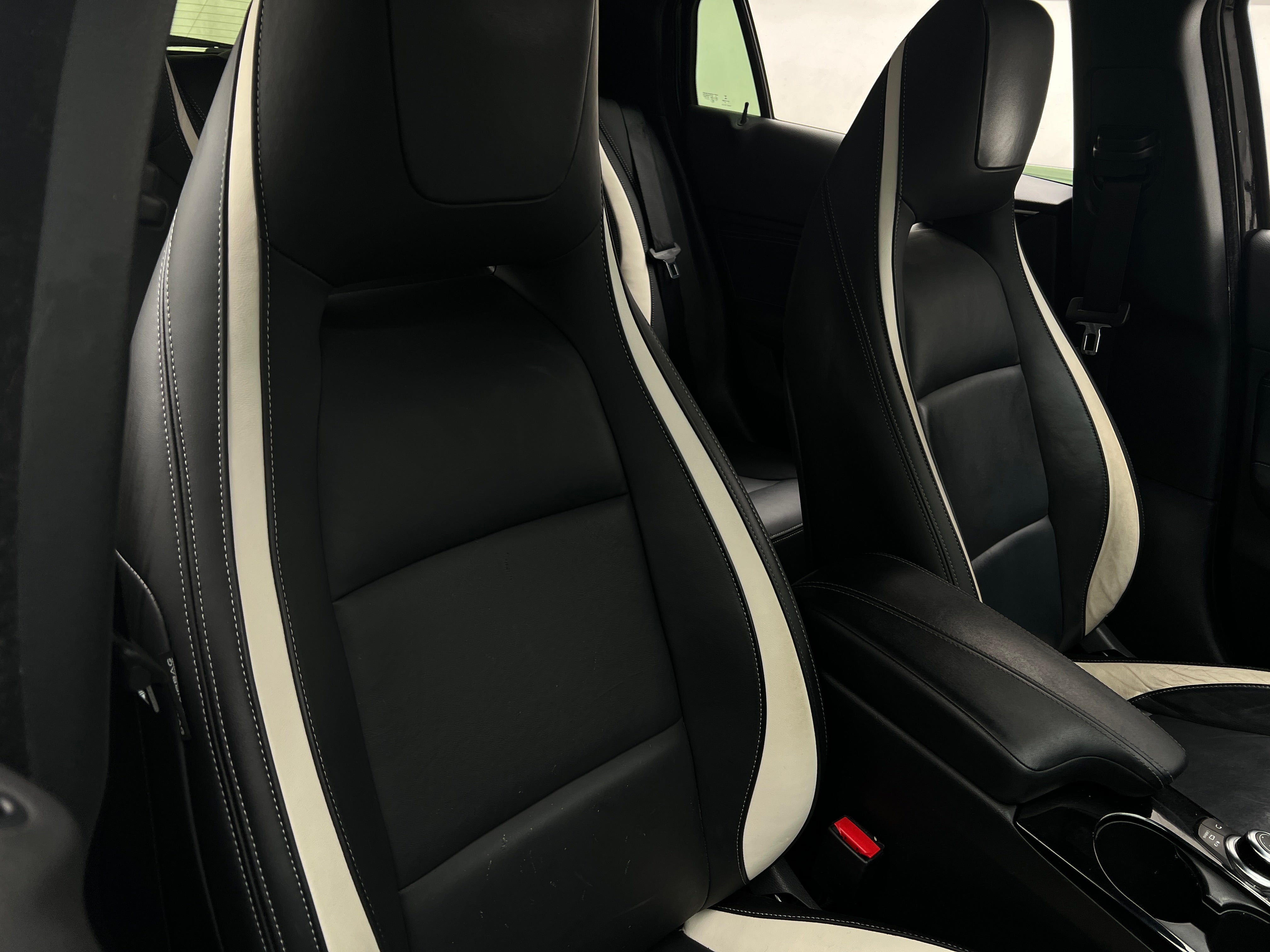 2017 INFINITI QX30 Base 2