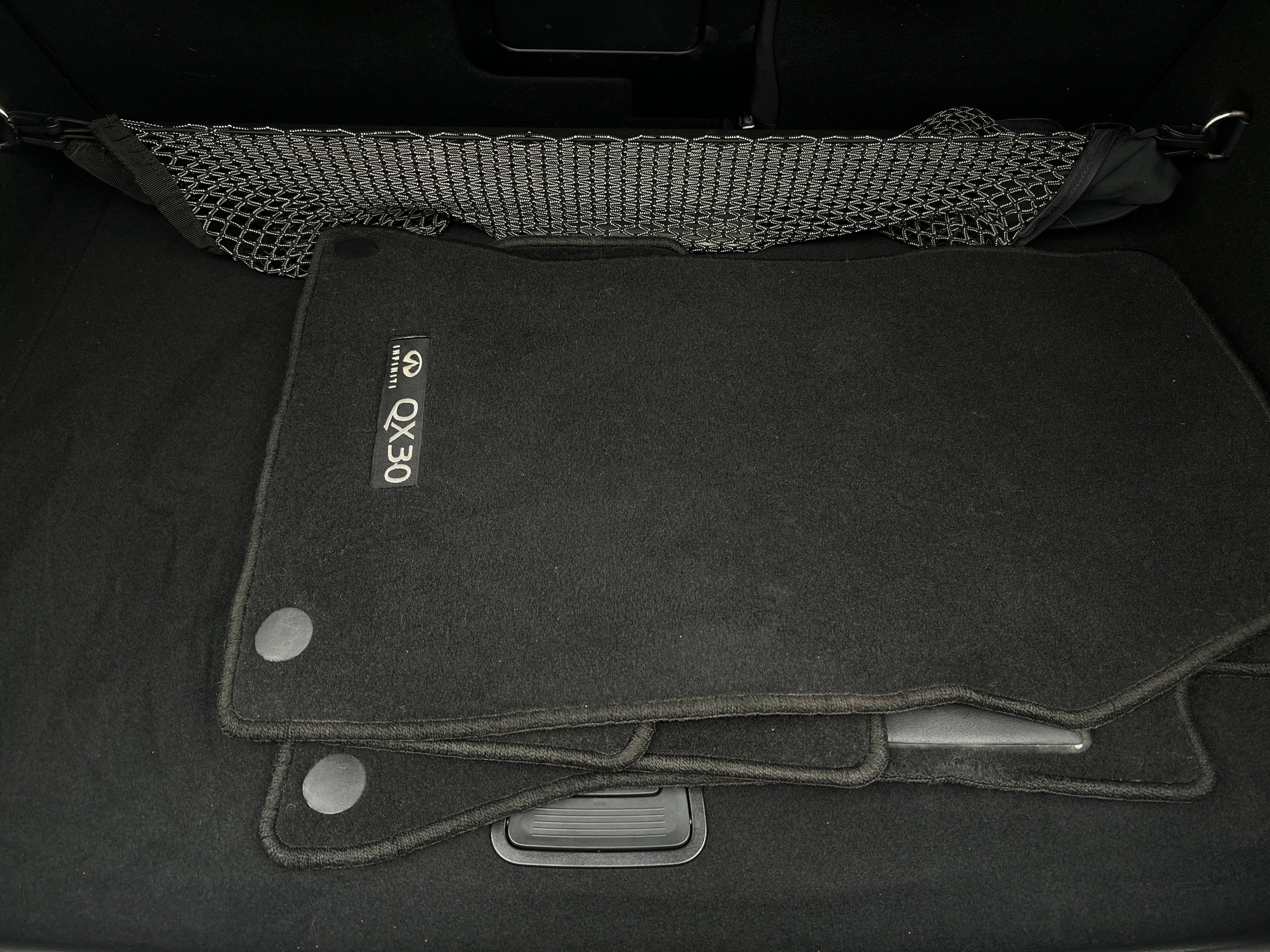 2017 INFINITI QX30 Base 7