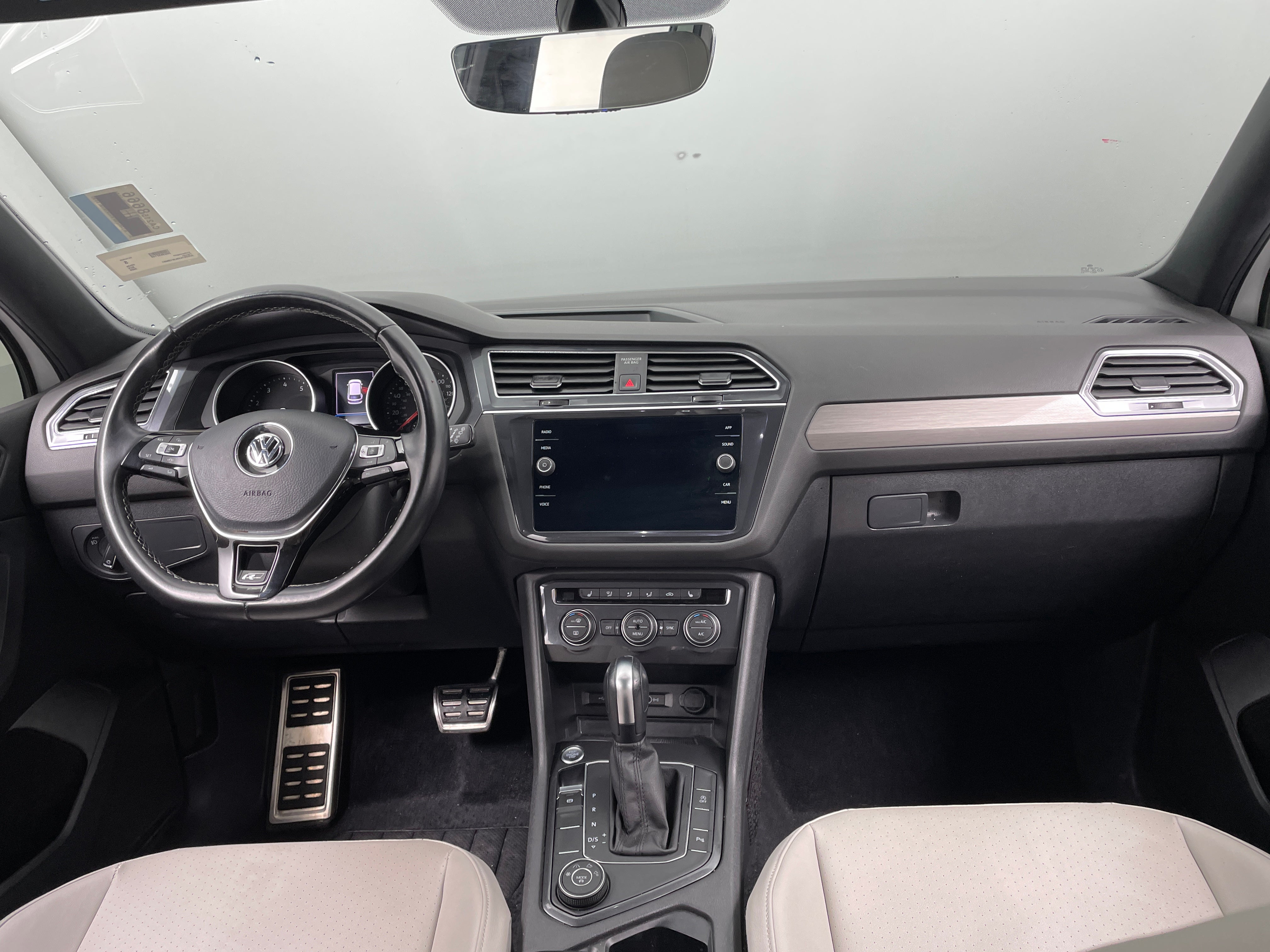 2020 Volkswagen Tiguan SE R-Line Black 2