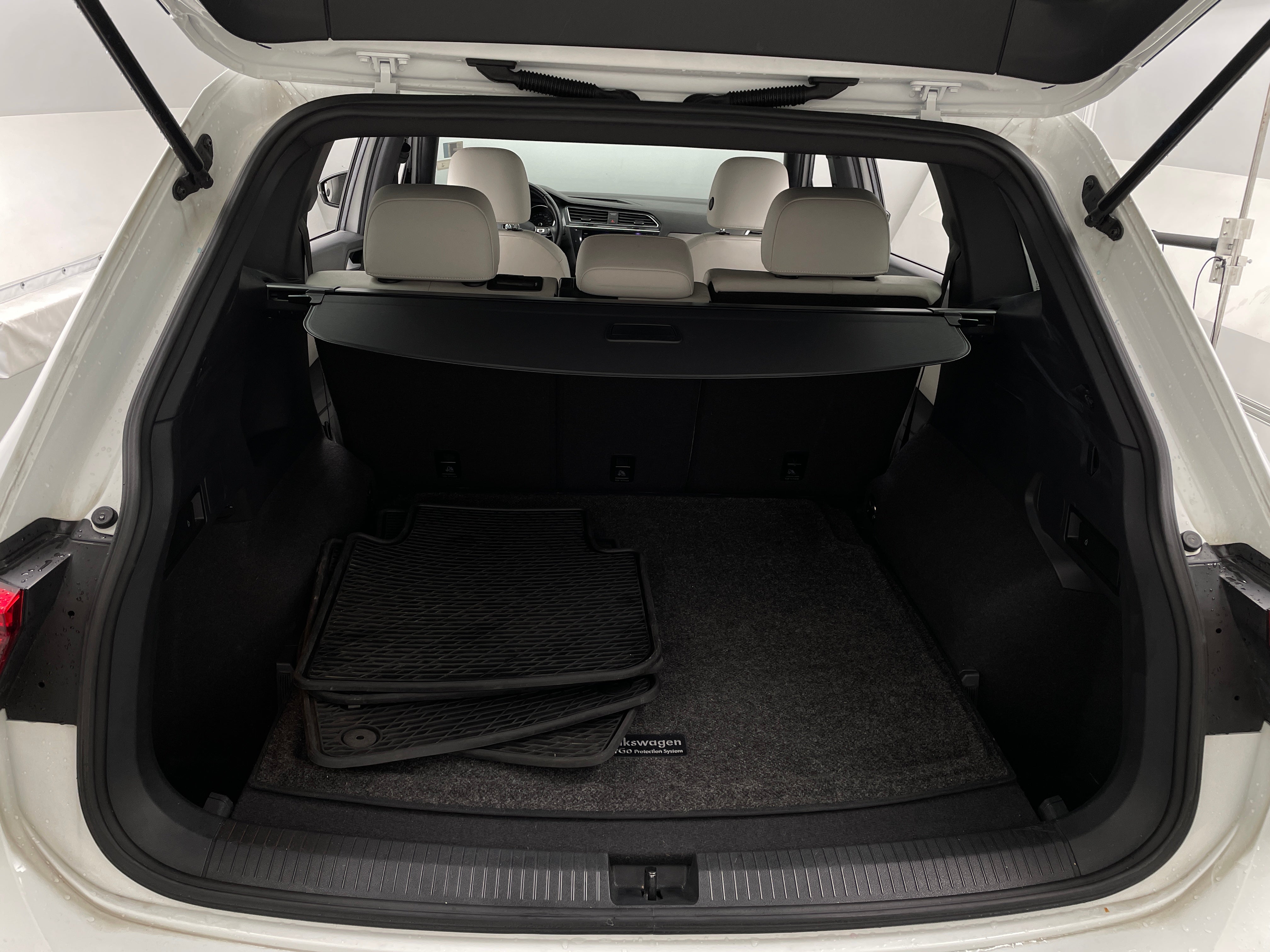 2020 Volkswagen Tiguan SE R-Line Black 6