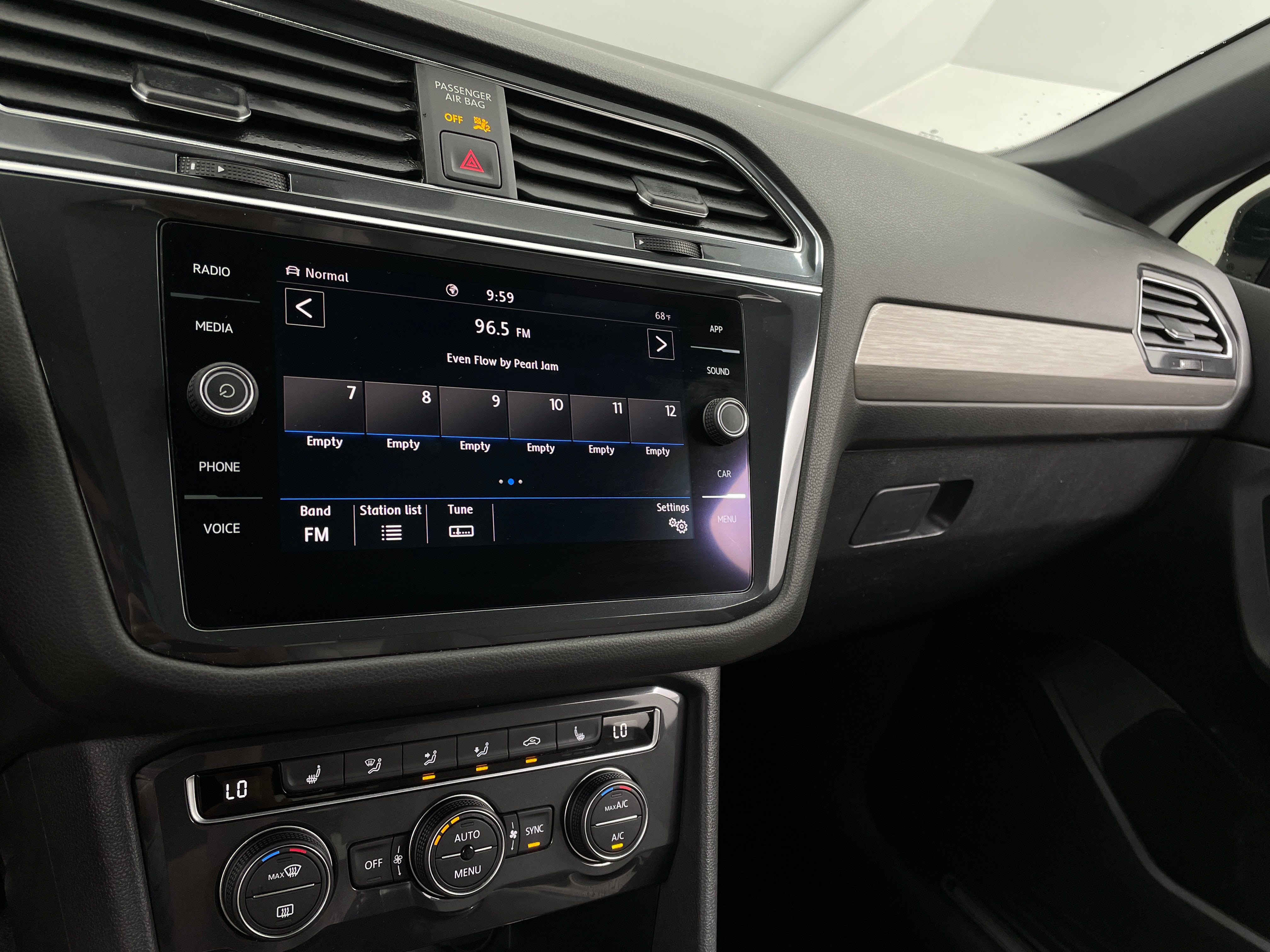 2020 Volkswagen Tiguan SE R-Line Black 3