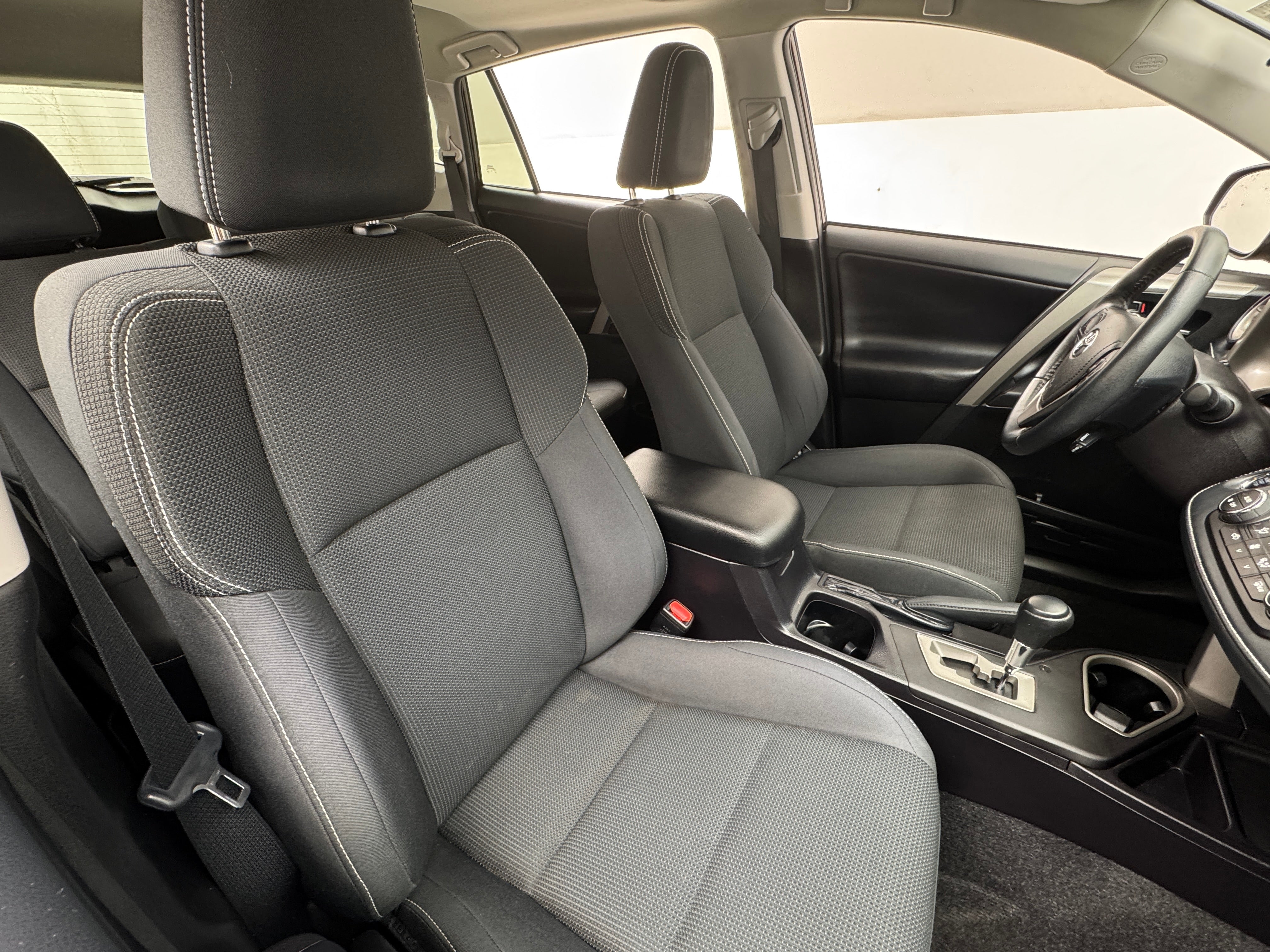 2018 Toyota RAV4 XLE 2