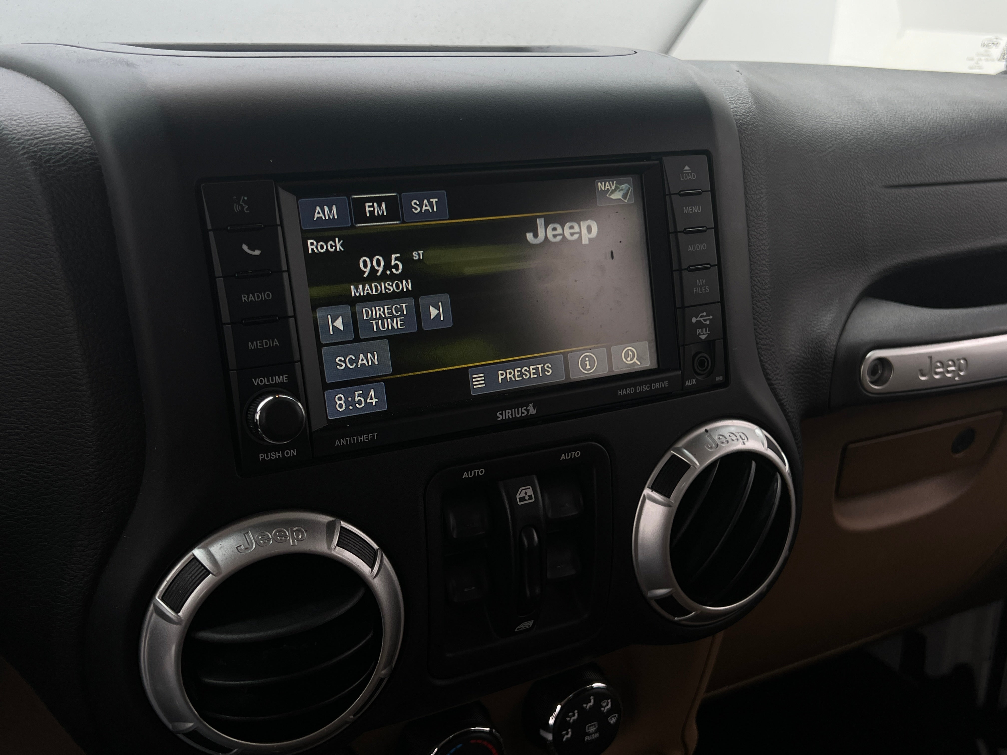 2015 Jeep Wrangler Unlimited Sahara 3