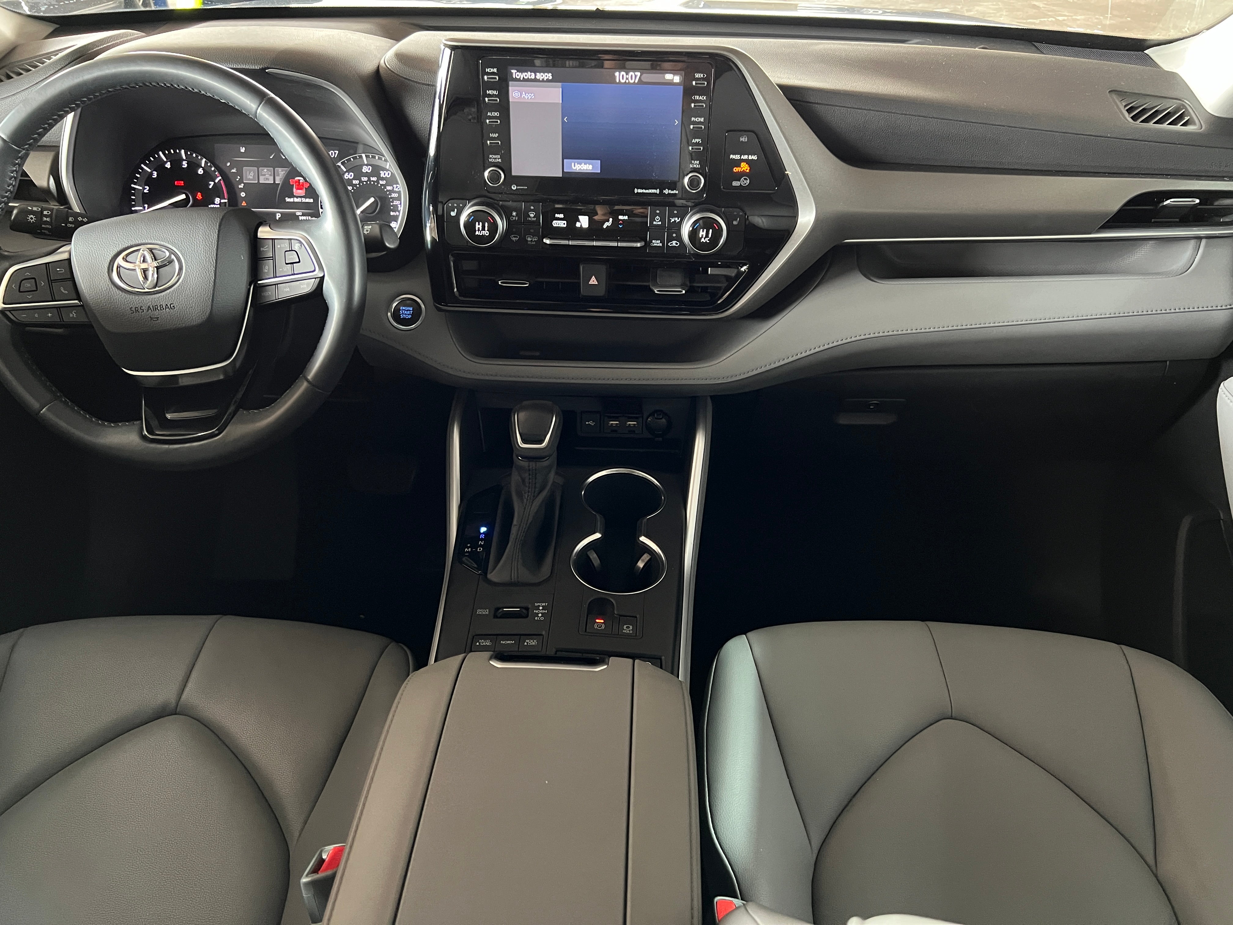 2020 Toyota Highlander XLE 2