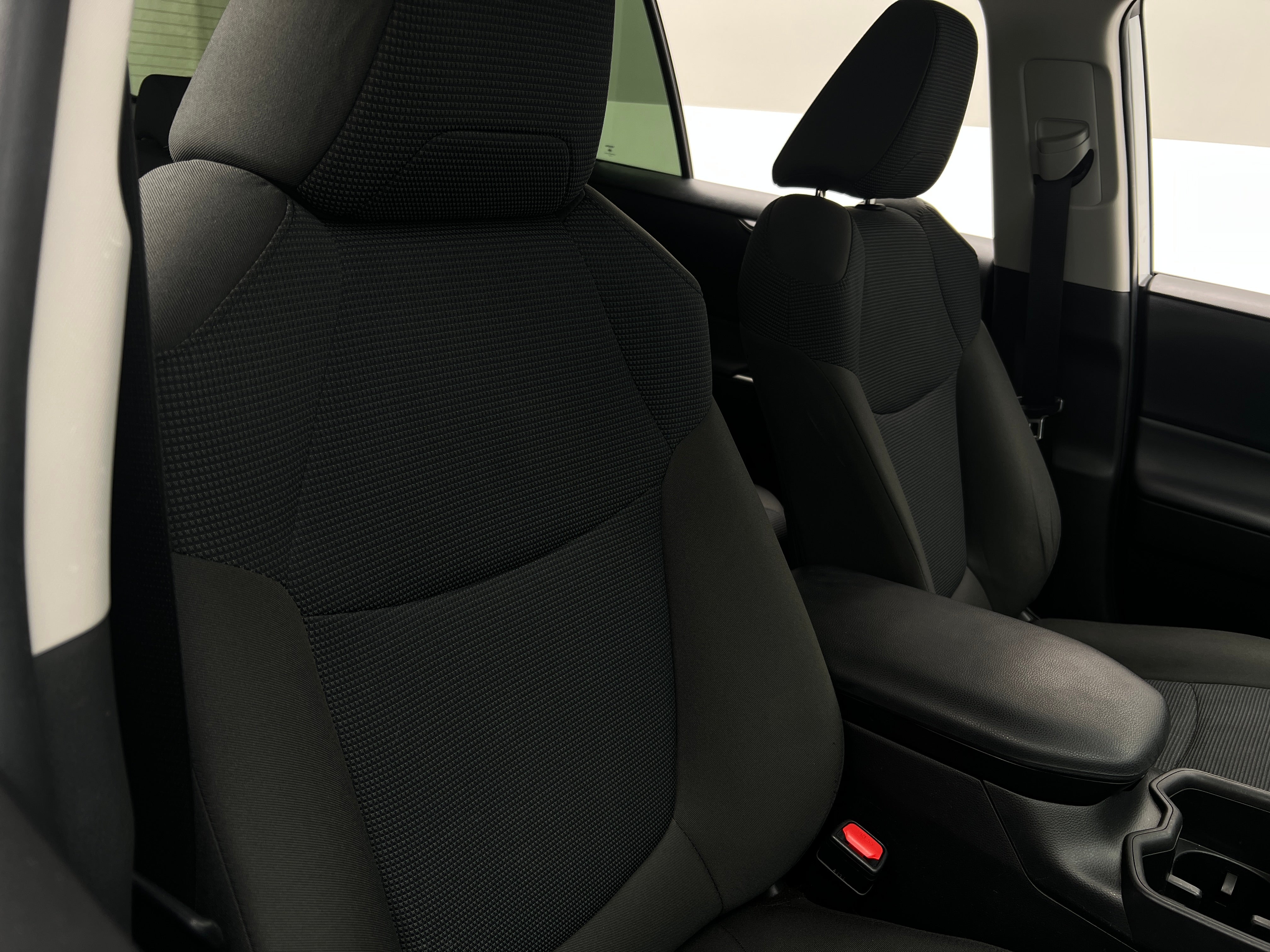 2023 Toyota RAV4 LE 2