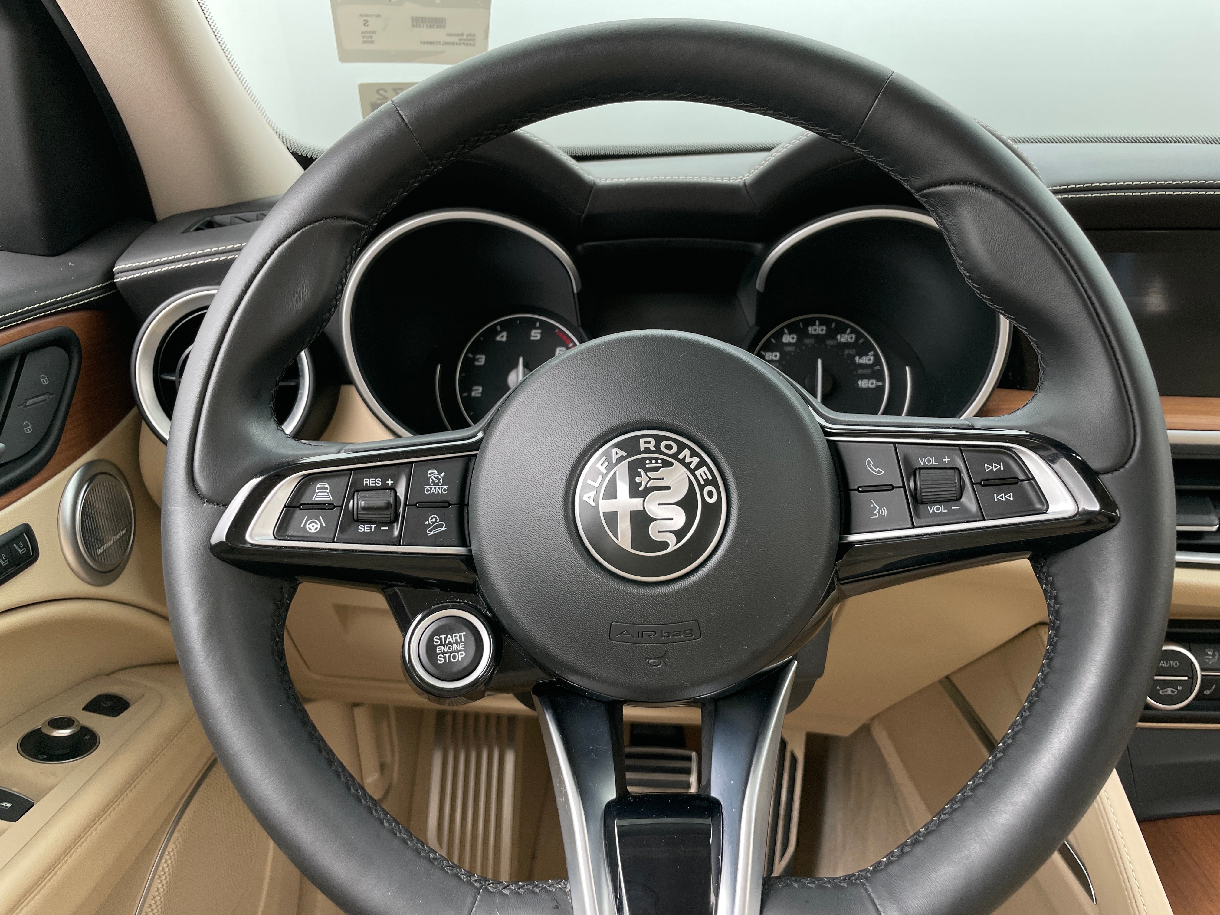 2020 Alfa Romeo Stelvio Ti Lusso 4
