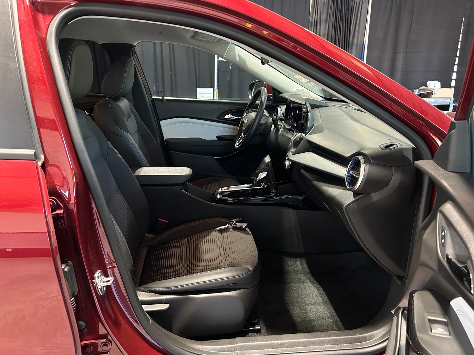 Thumbnail: 2024 Chevrolet Trax - 2