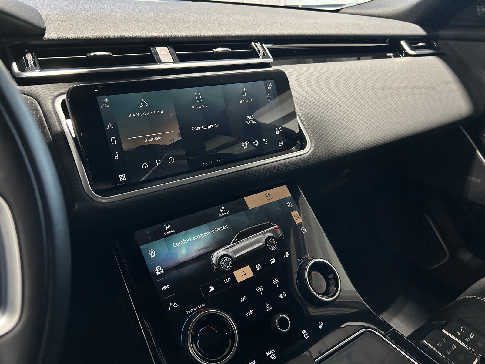 Thumbnail: 2022 Land Rover Range Rover Velar - 3
