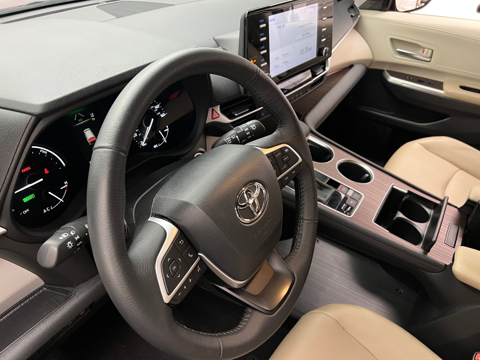 Thumbnail: 2023 Toyota Sienna - 4