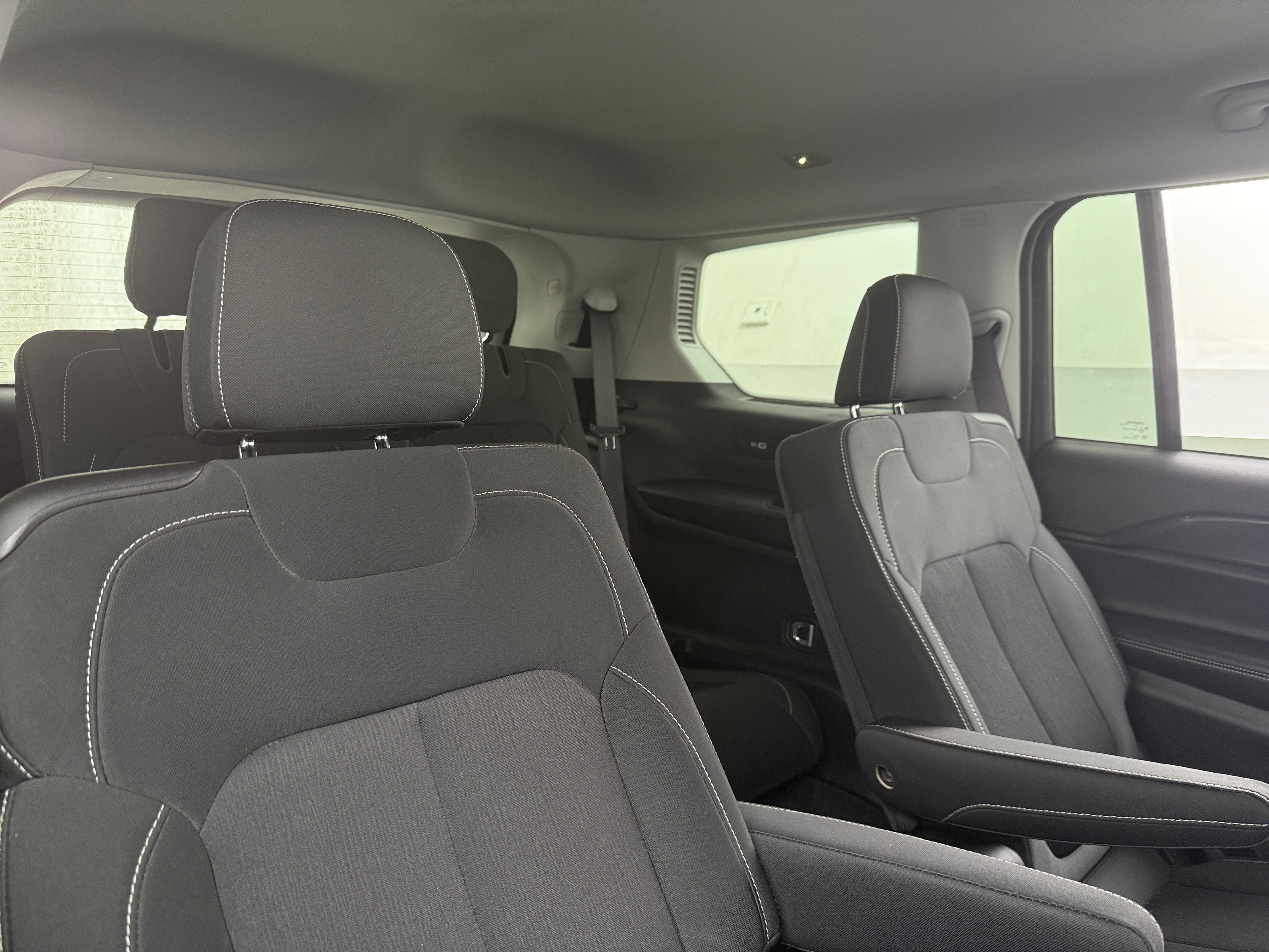 2022 Jeep Grand Cherokee L Laredo 6