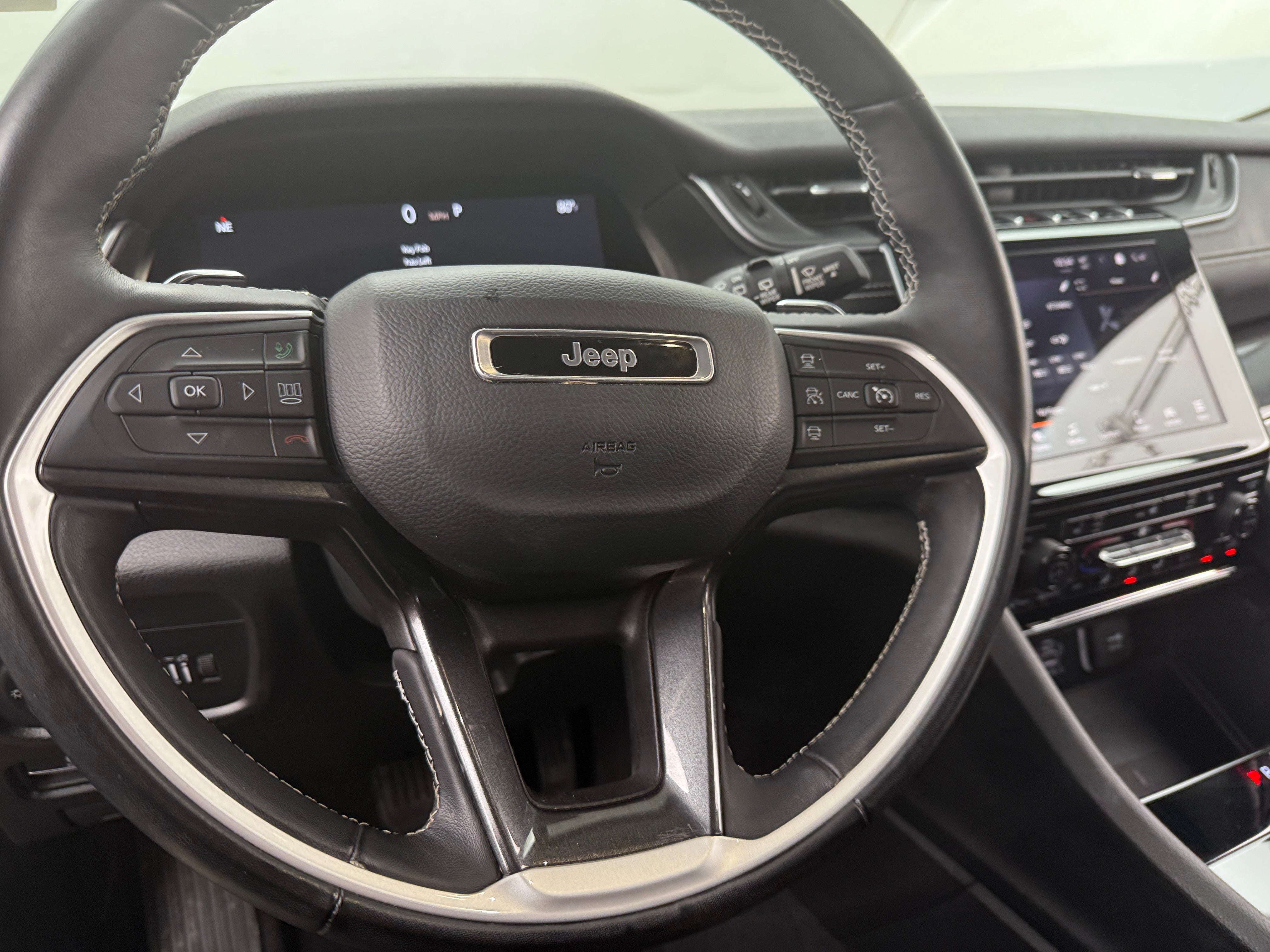 2022 Jeep Grand Cherokee L Laredo 5