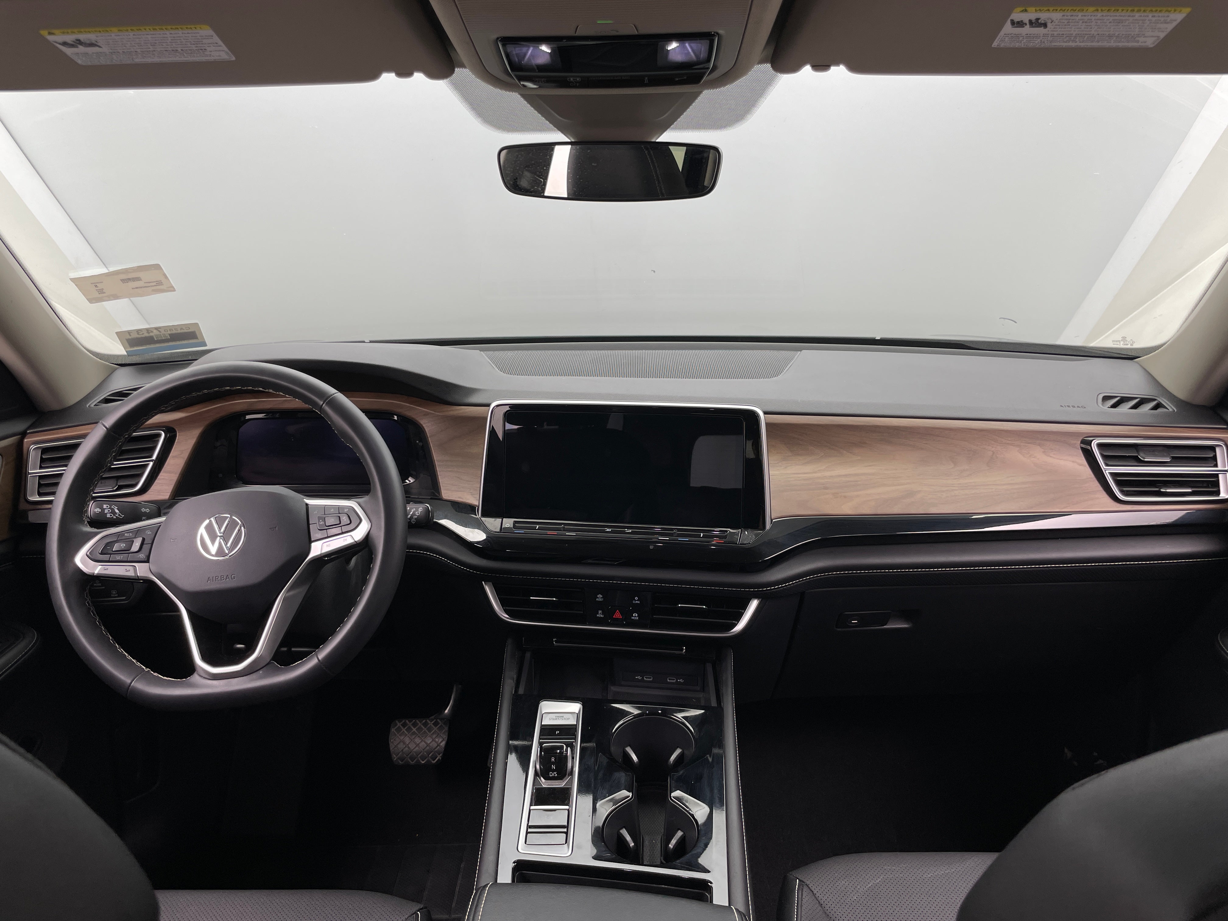 2024 Volkswagen Atlas SE 2