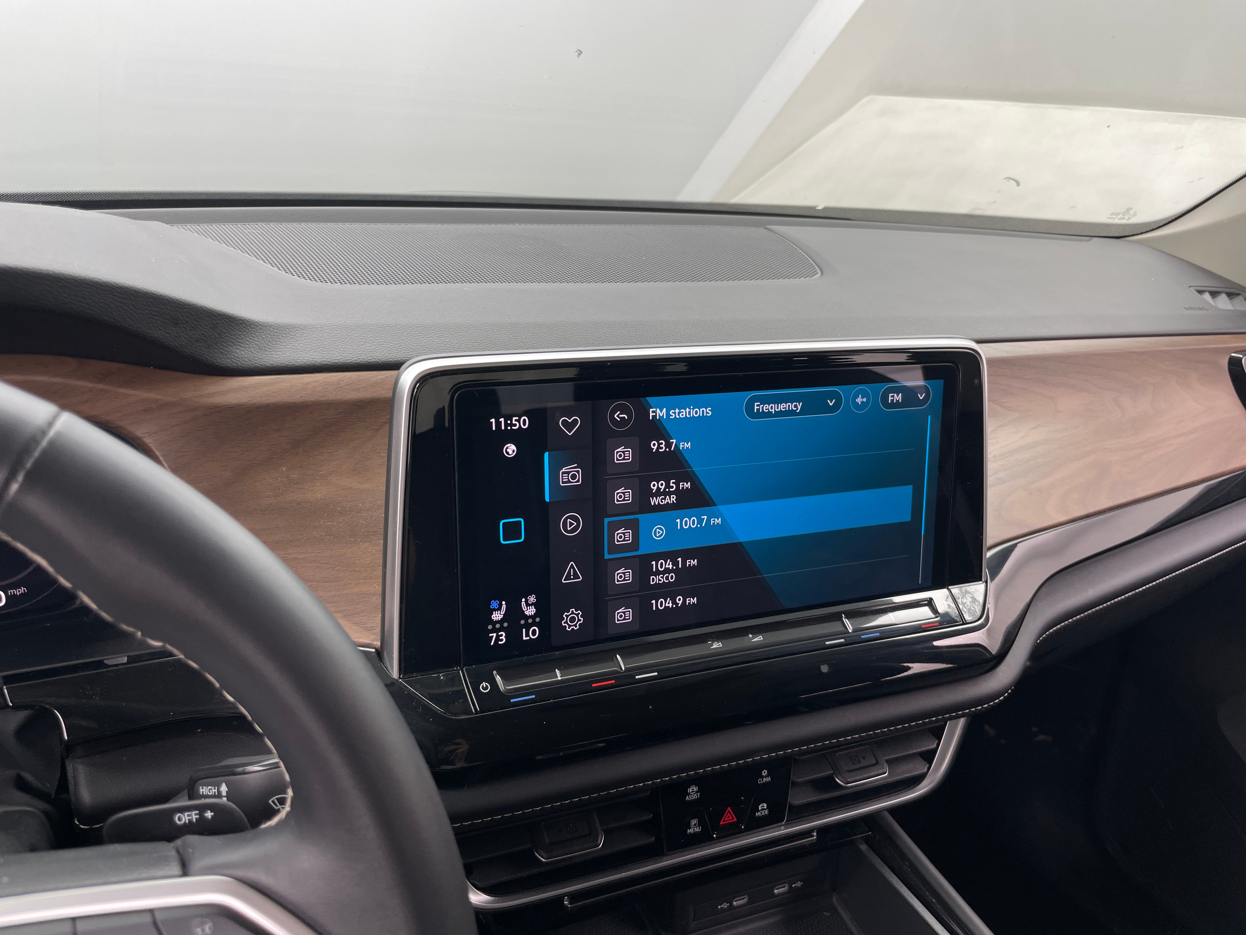 2024 Volkswagen Atlas SE 3