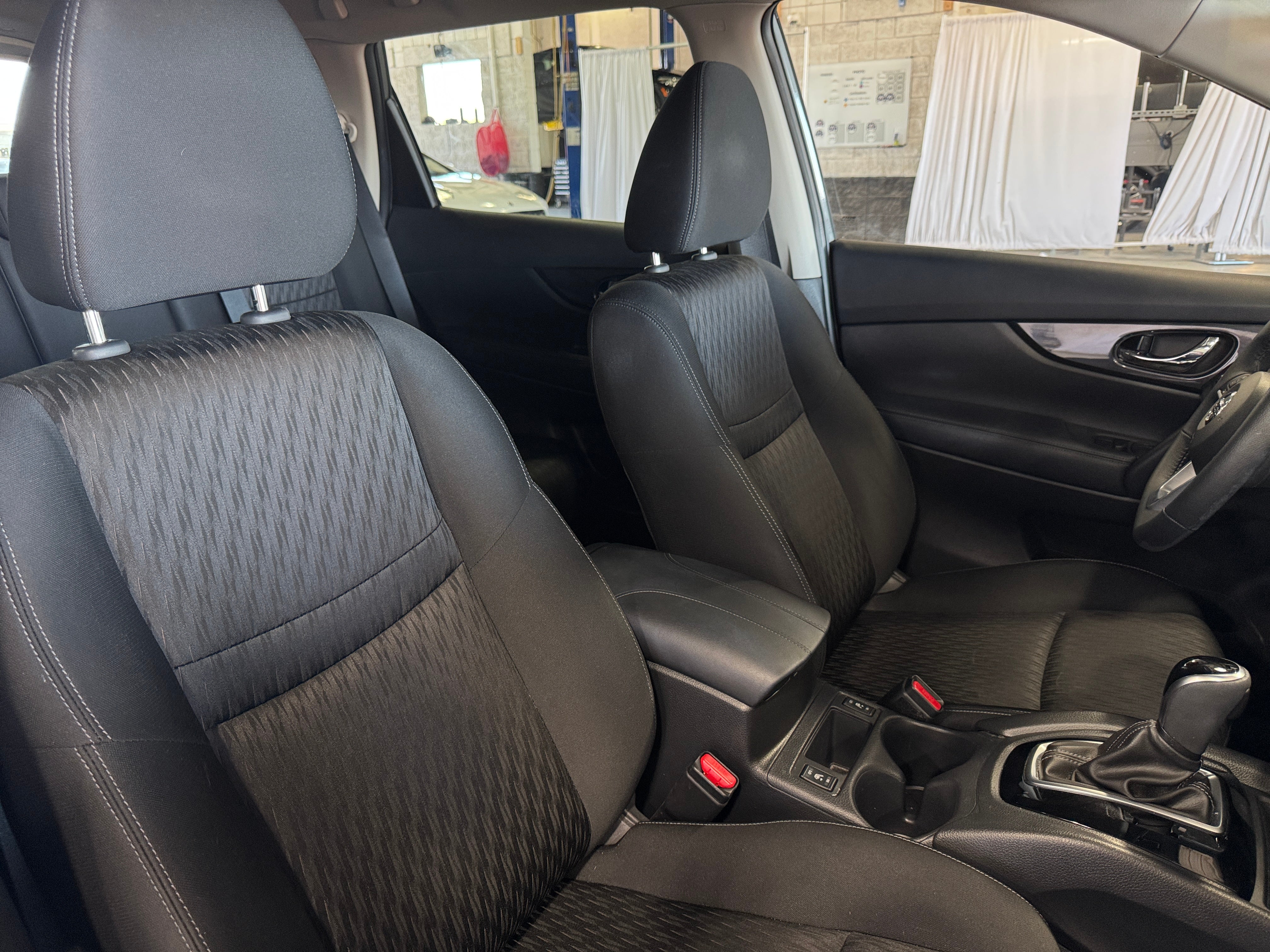 2019 Nissan Rogue SV 2