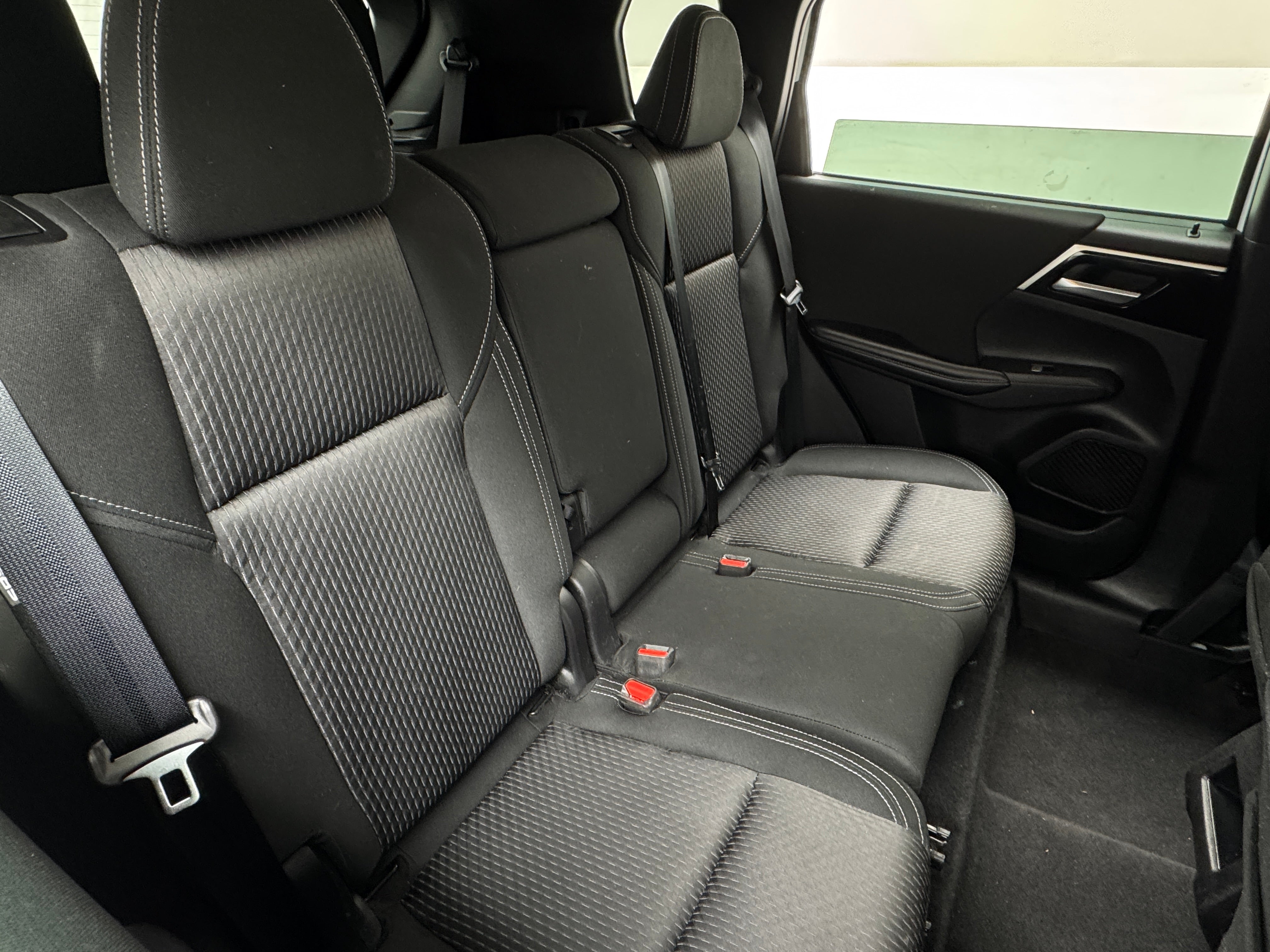 2022 Mitsubishi Outlander ES 6