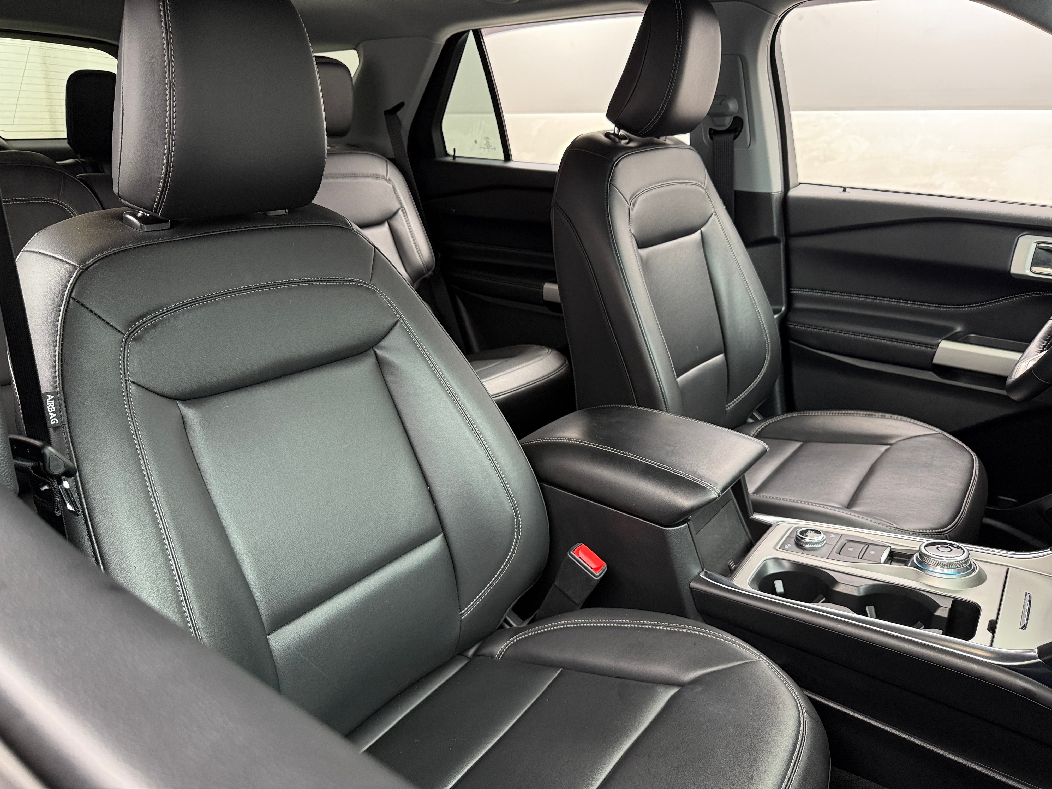 2022 Ford Explorer XLT 2