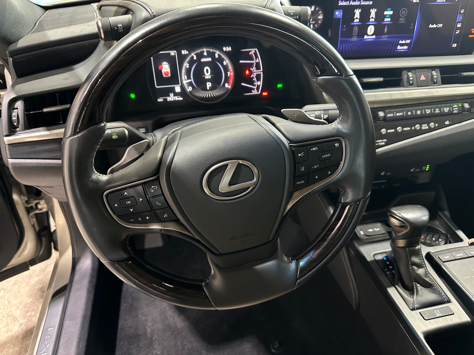 Thumbnail: 2020 Lexus ES - 4