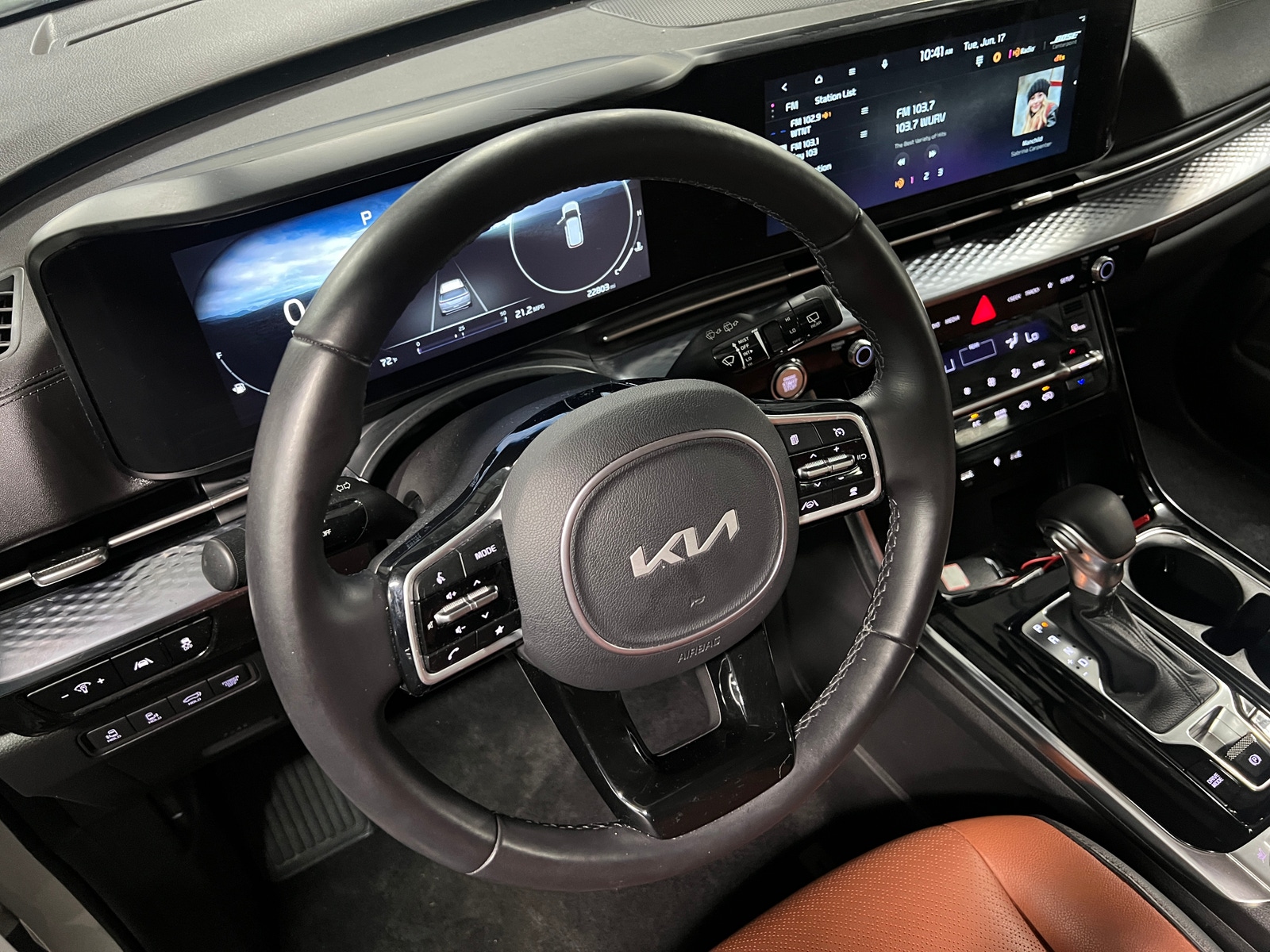 Thumbnail: 2023 Kia Carnival - 4