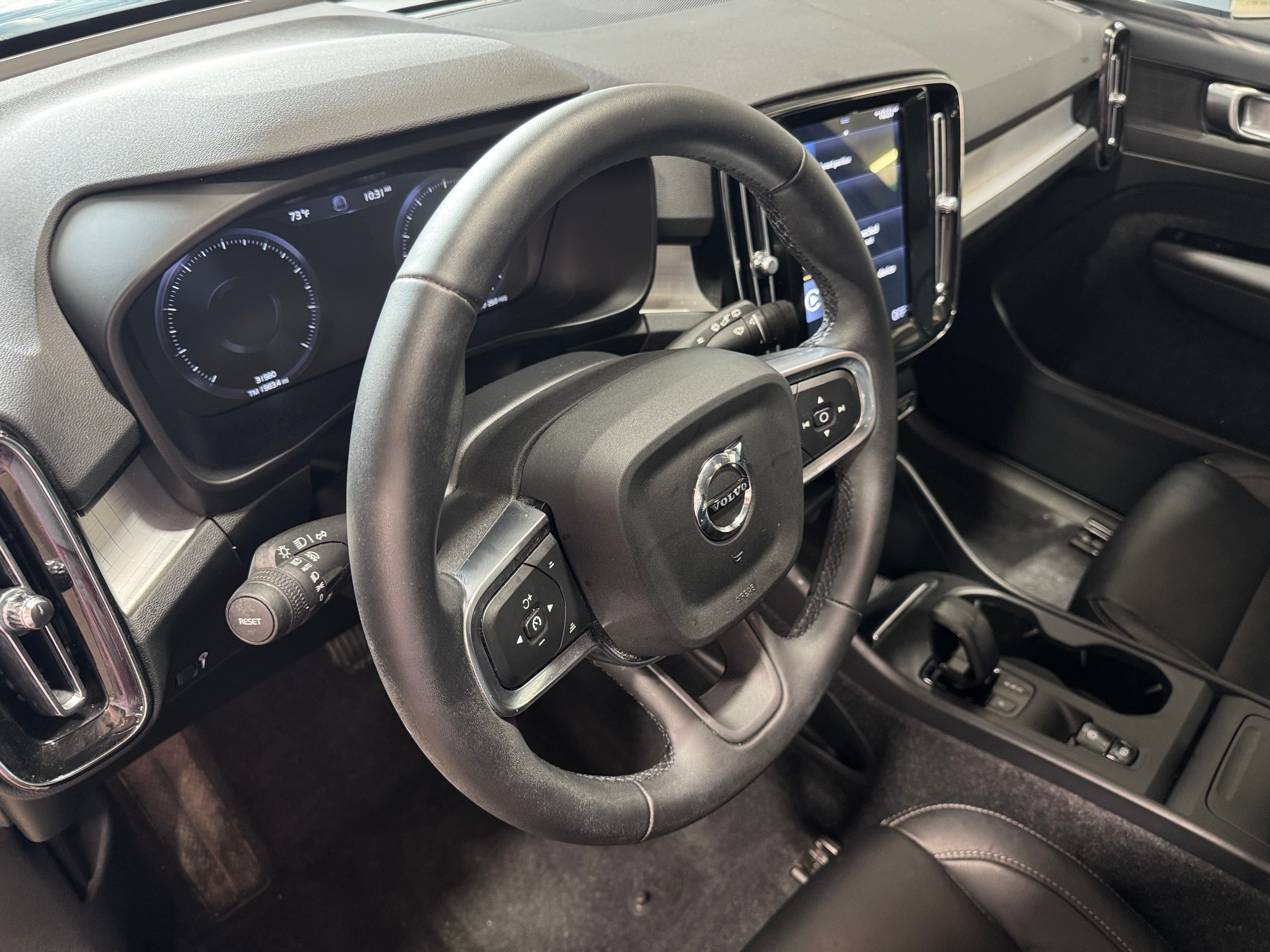 2022 Volvo XC40 T4 Momentum 2