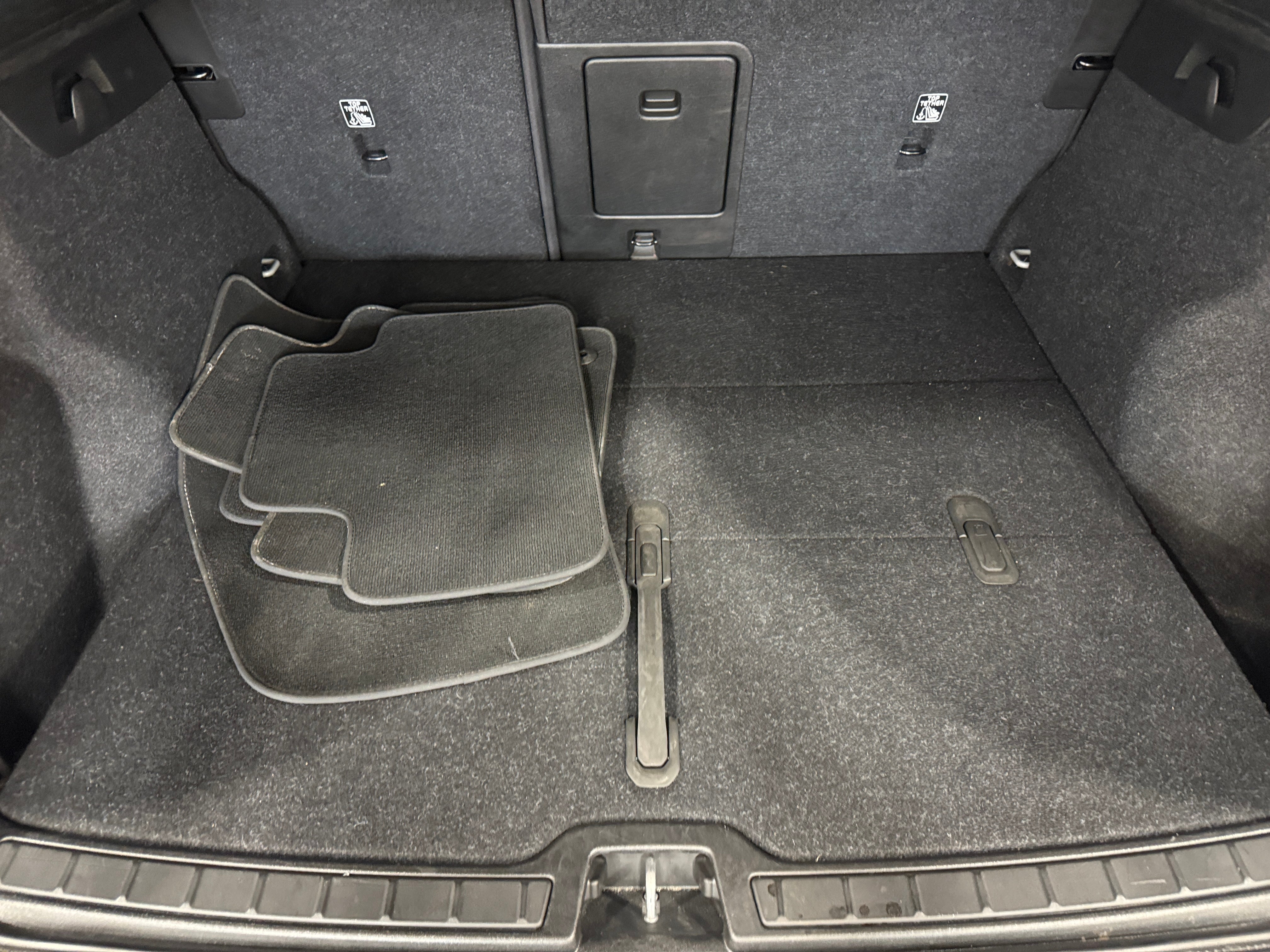 2022 Volvo XC40 T4 Momentum 6