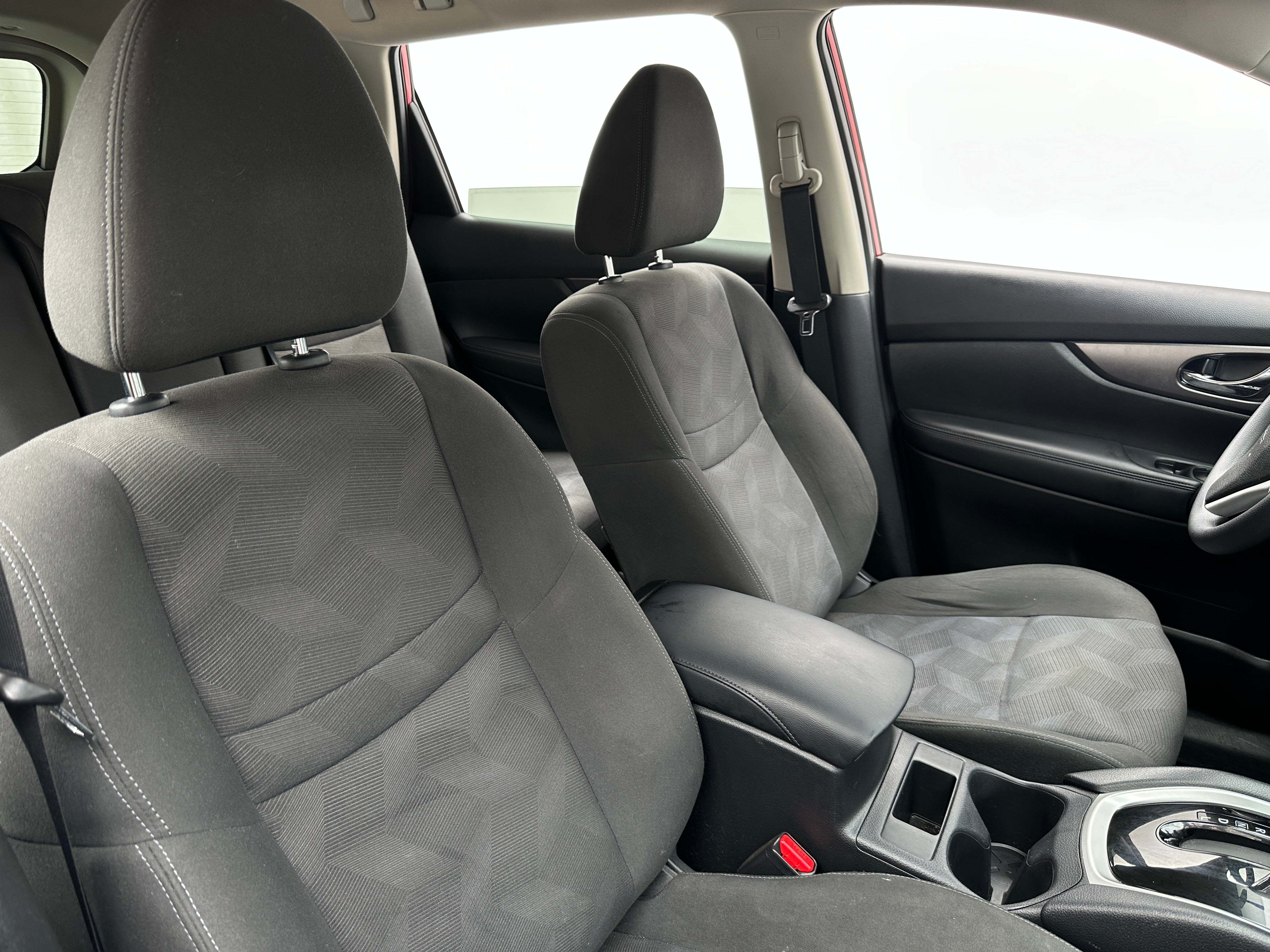 2016 Nissan Rogue SV 2