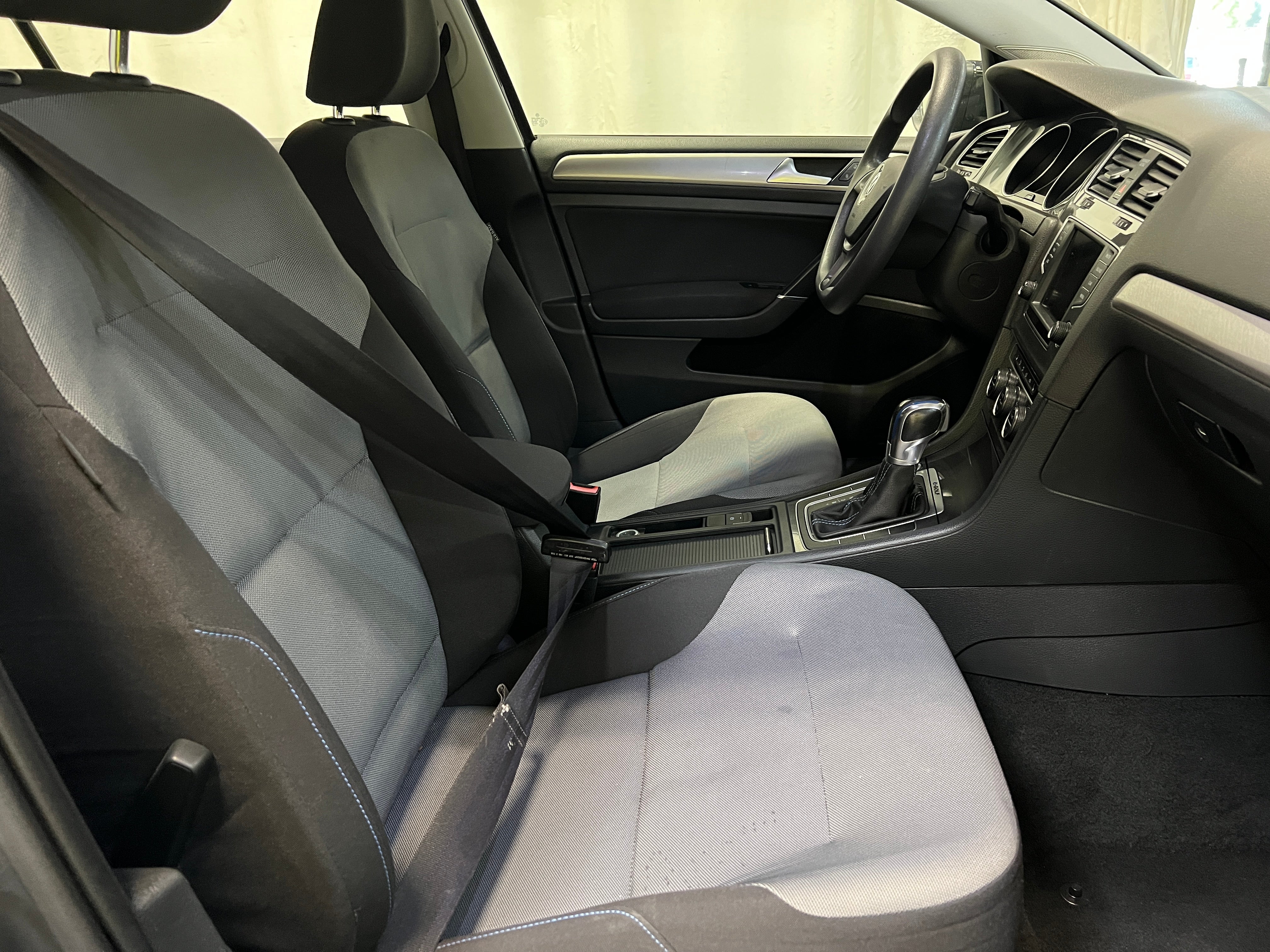 2016 Volkswagen e-Golf SE 2