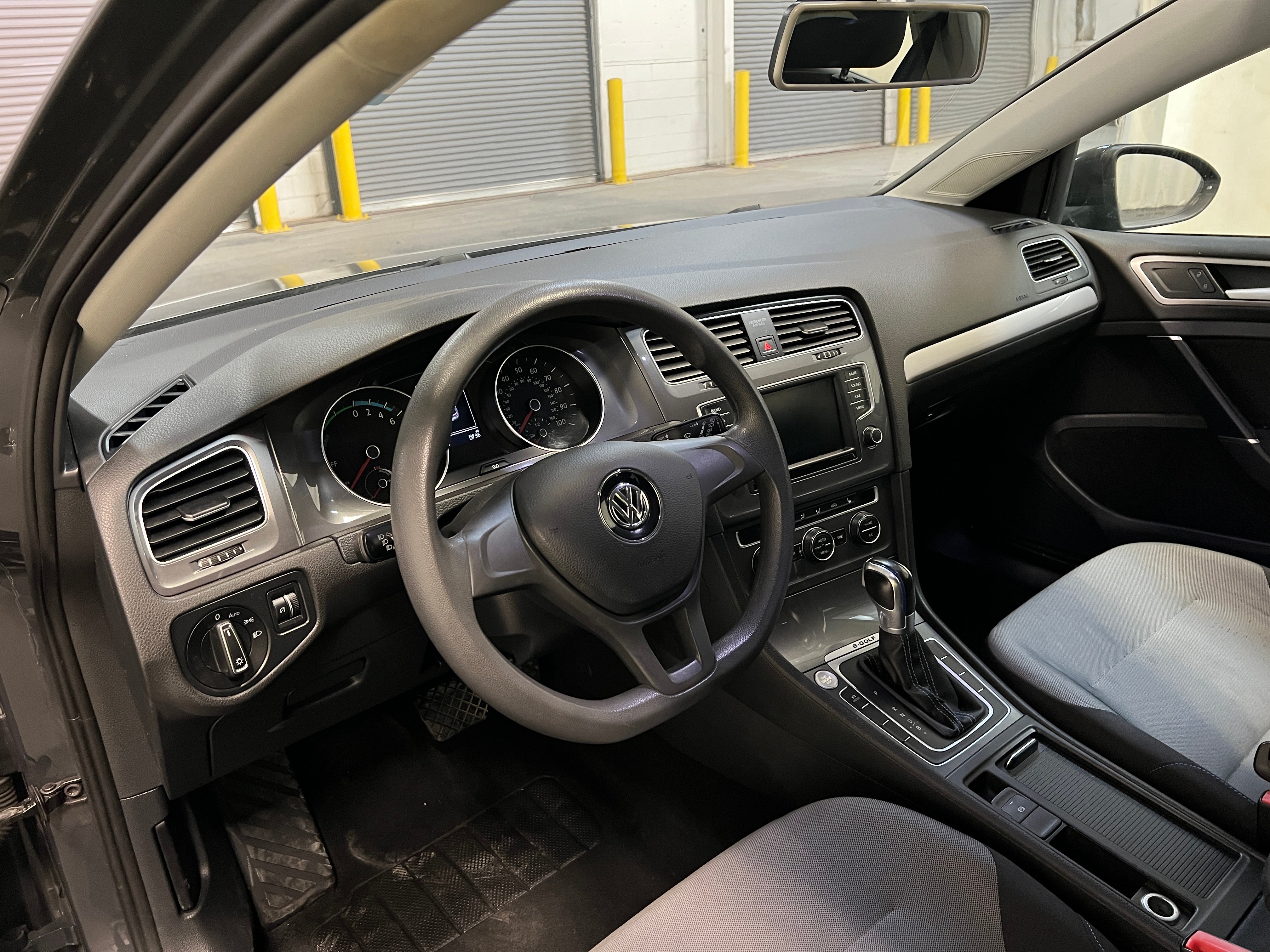 2016 Volkswagen e-Golf SE 3