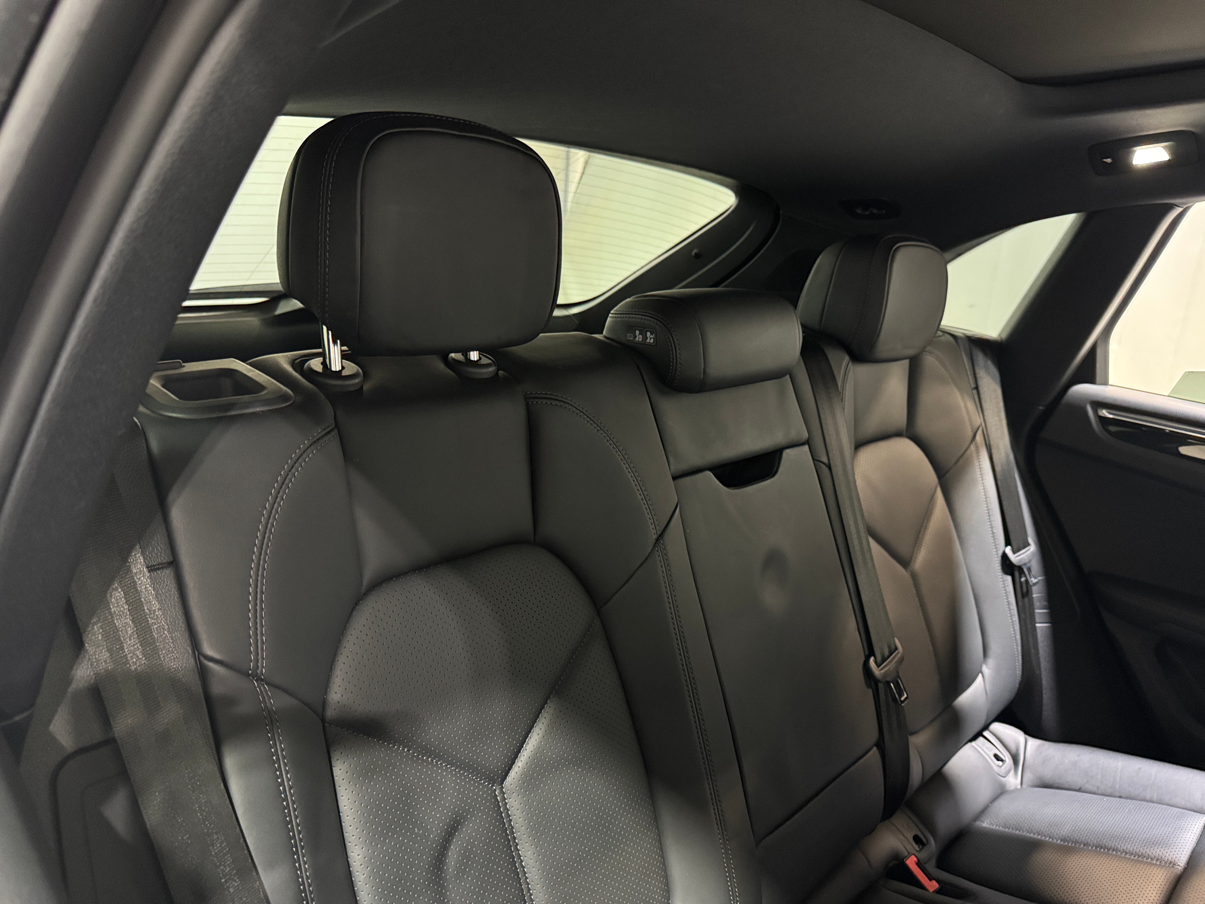 2023 Porsche Macan T 5
