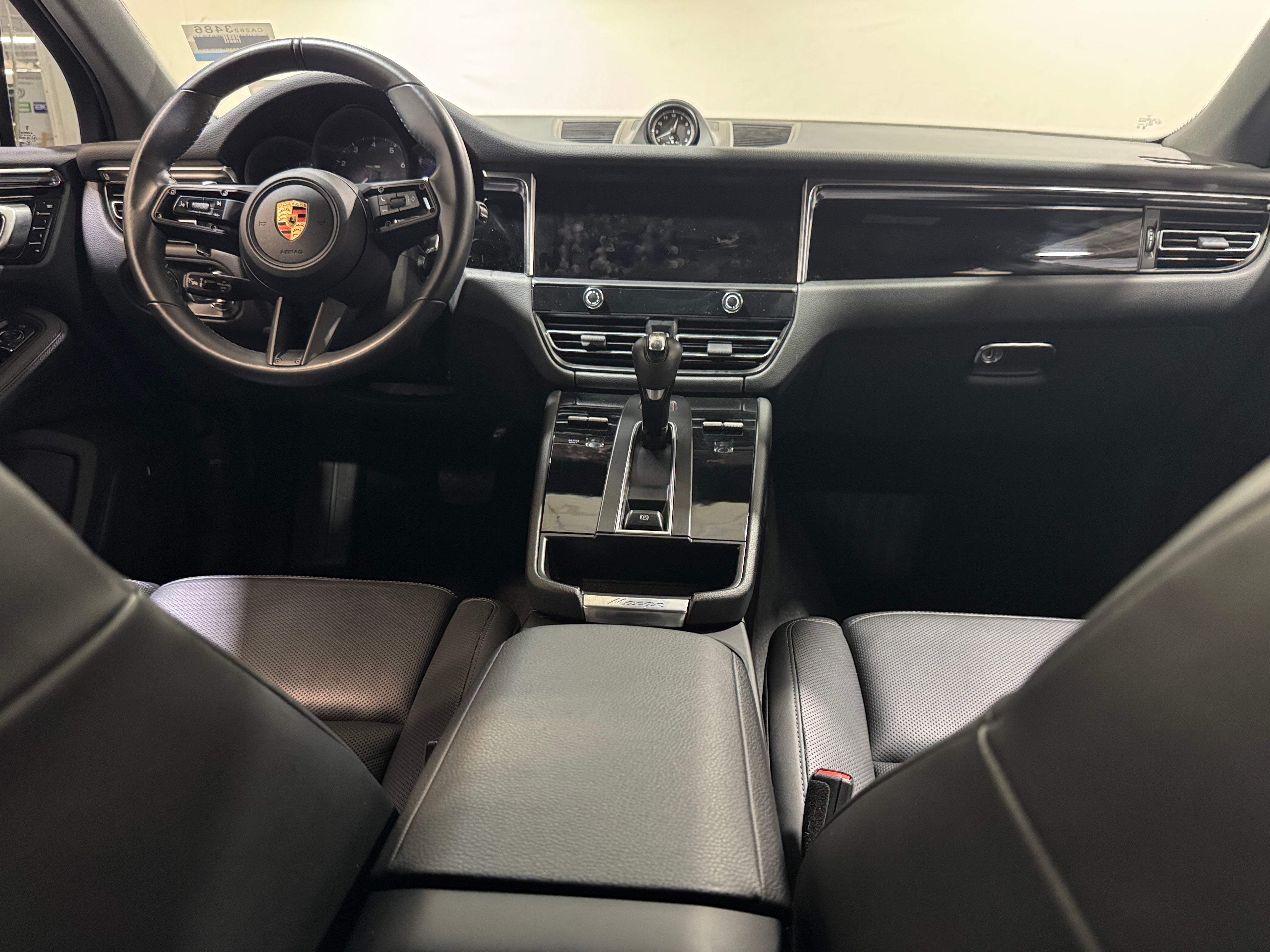 2023 Porsche Macan T 2