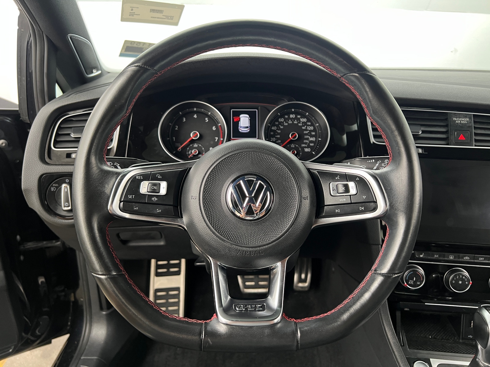 Thumbnail: 2019 Volkswagen Golf - 4