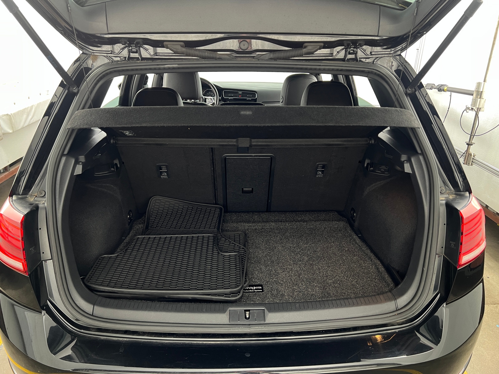 Thumbnail: 2019 Volkswagen Golf - 6