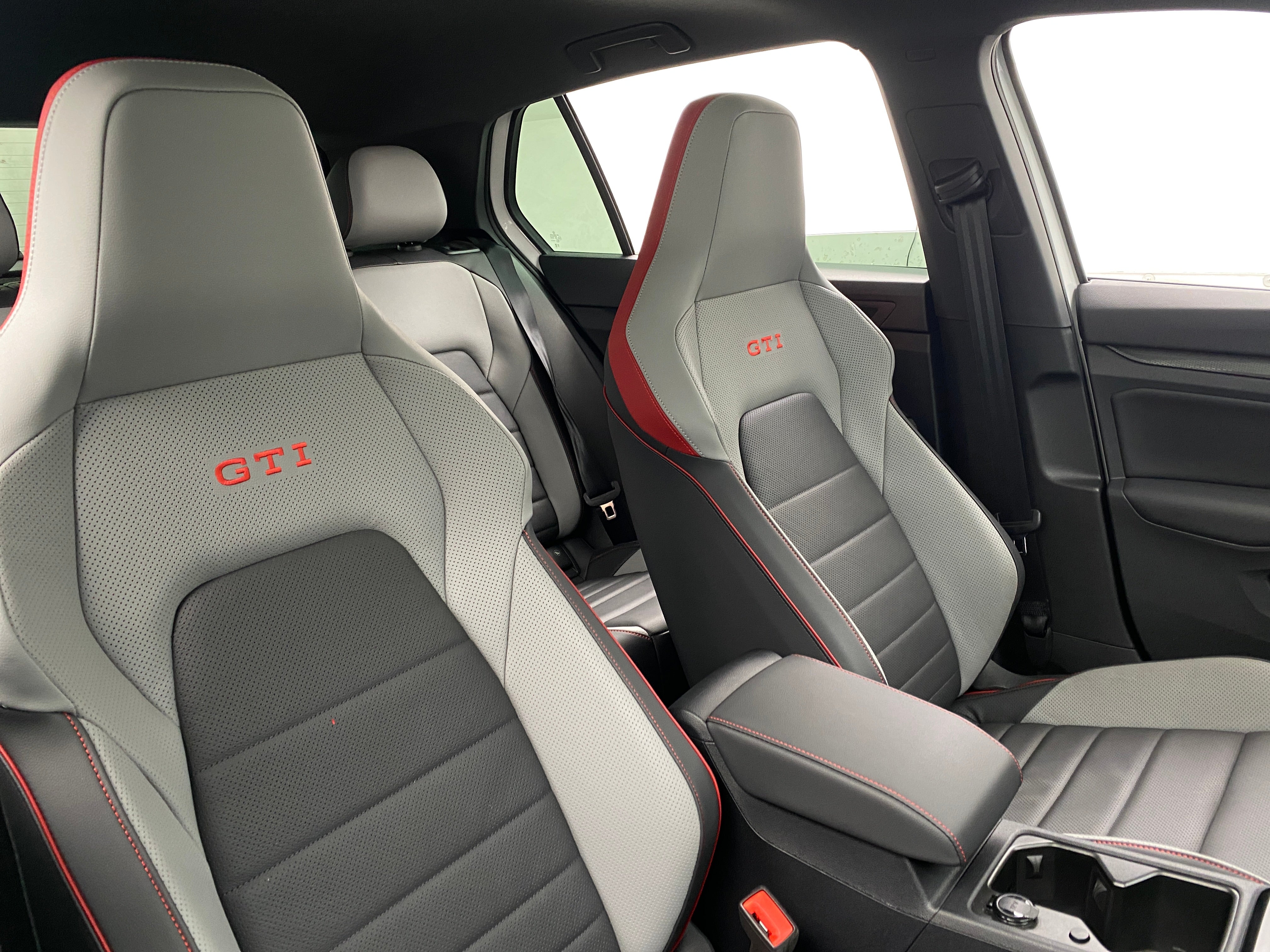 2024 Volkswagen Golf GTI 380 SE 2
