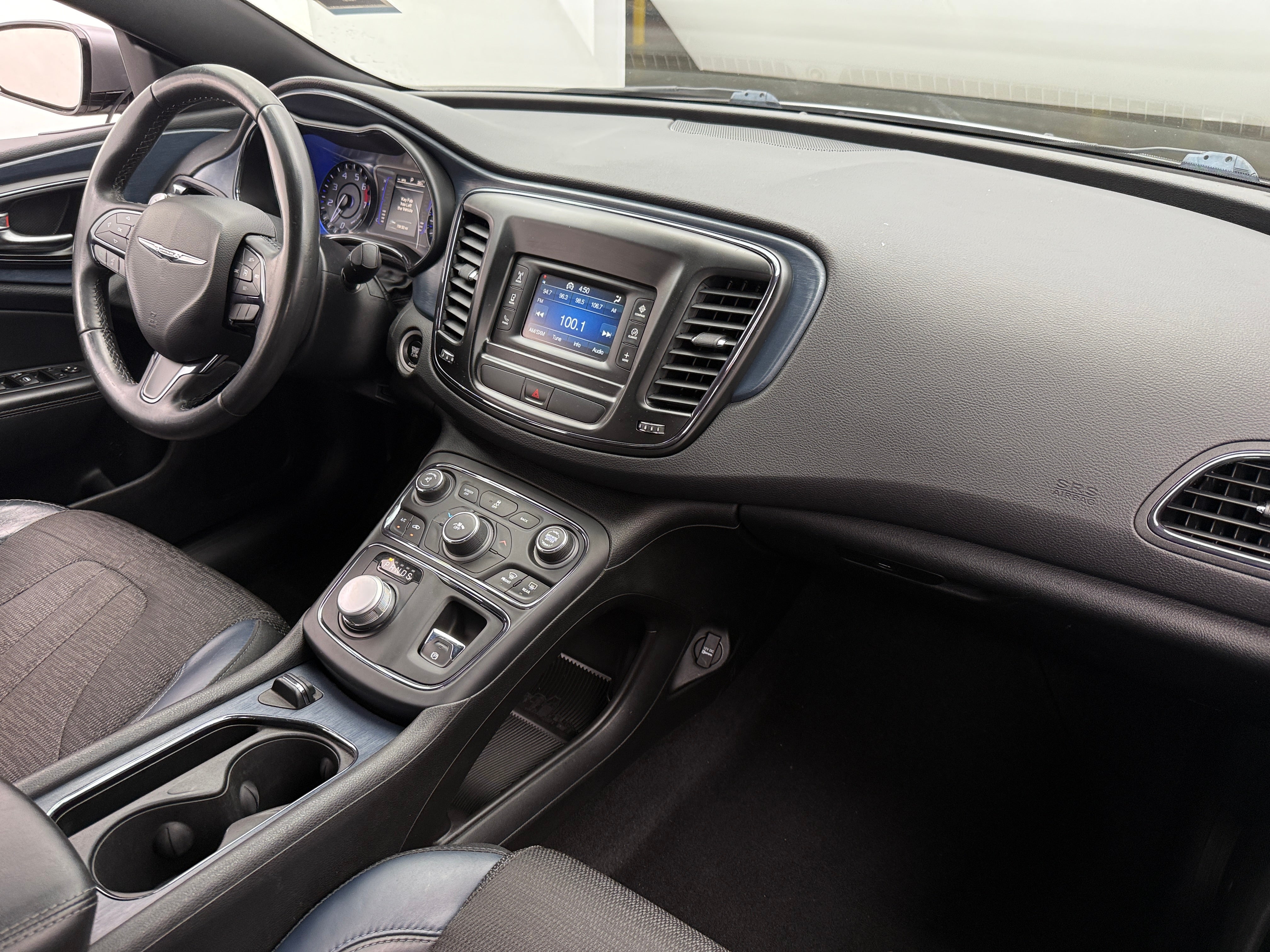 2015 Chrysler 200 S 3
