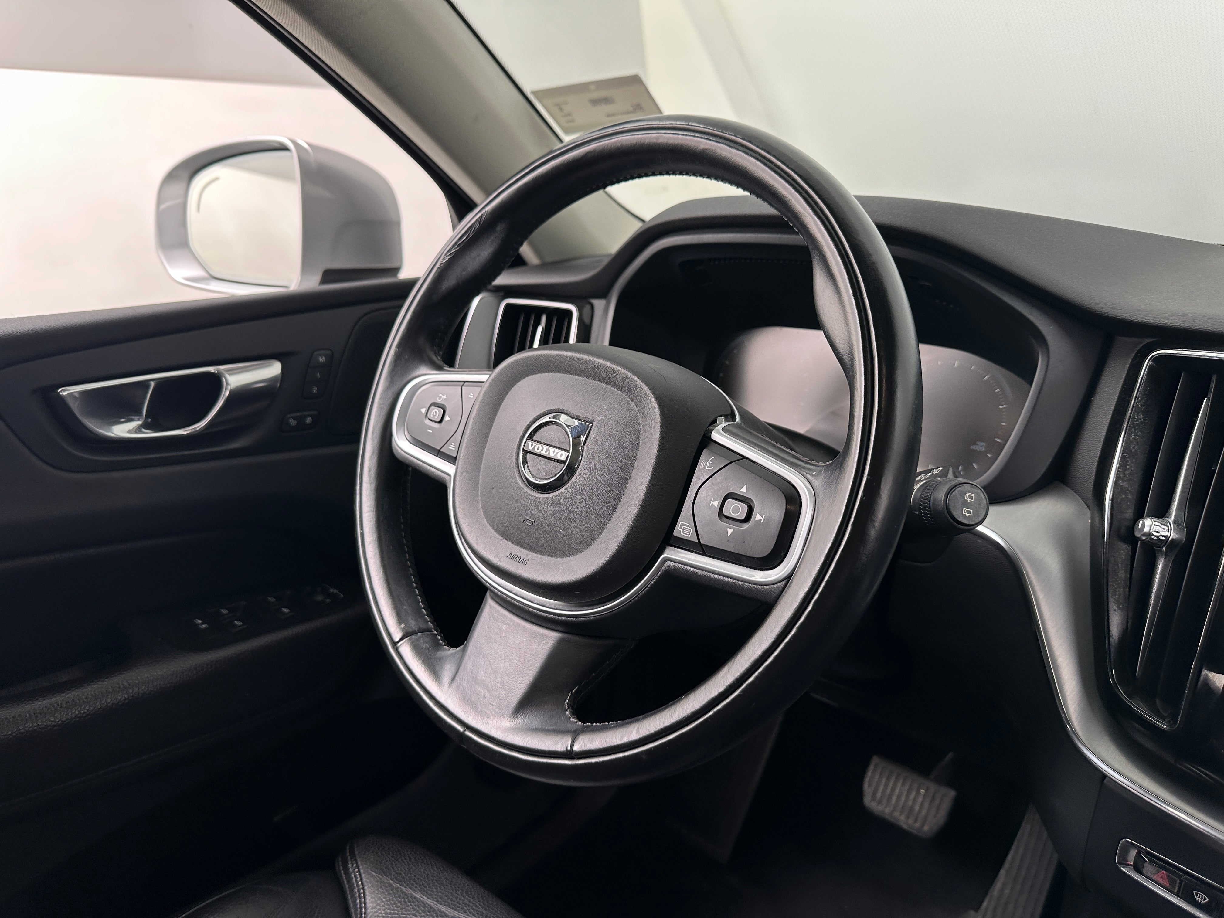 2019 Volvo XC60 T5 Momentum 4