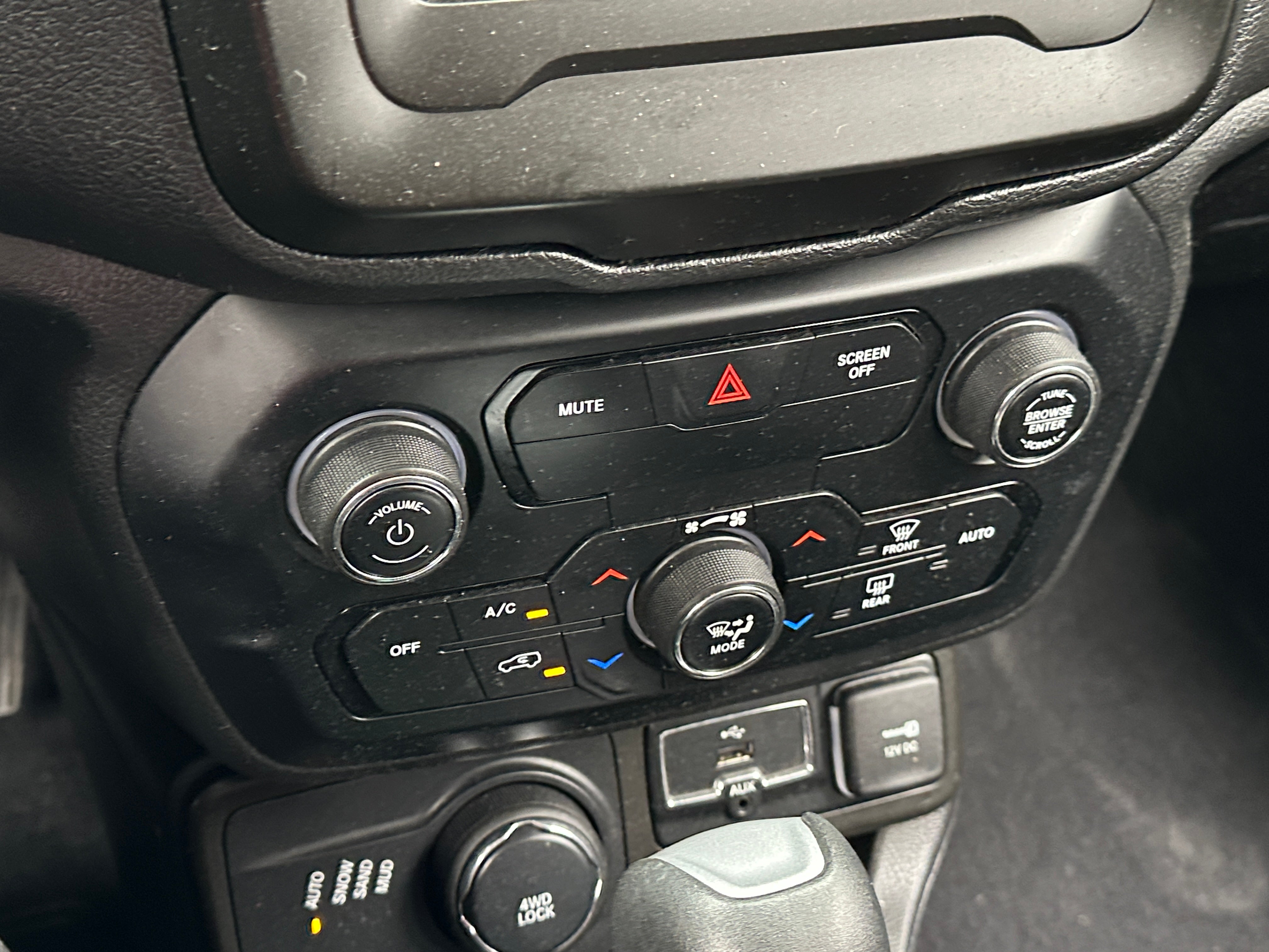 Thumbnail: 2020 Jeep Renegade - 4