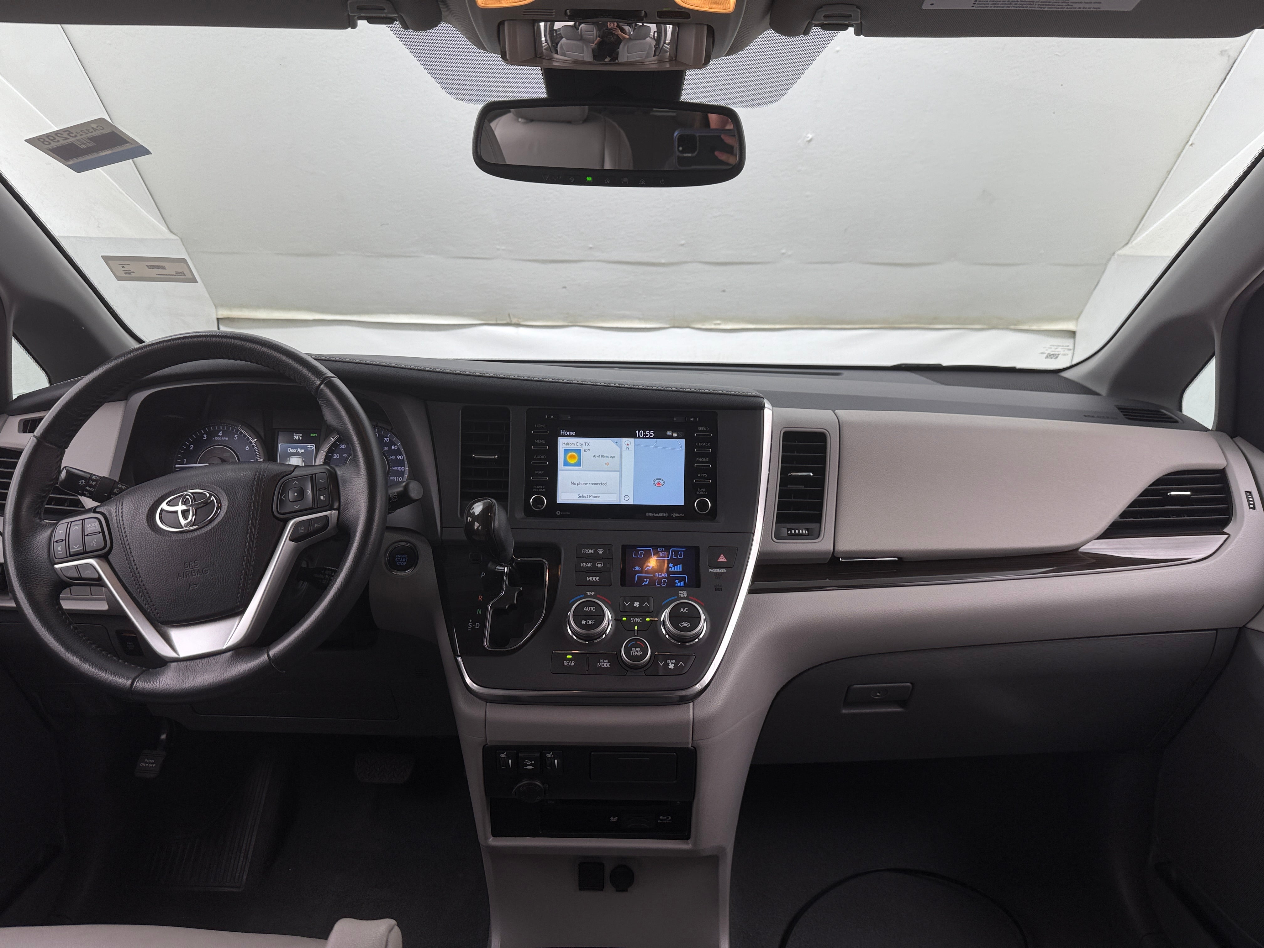 2019 Toyota Sienna XLE Premium 2