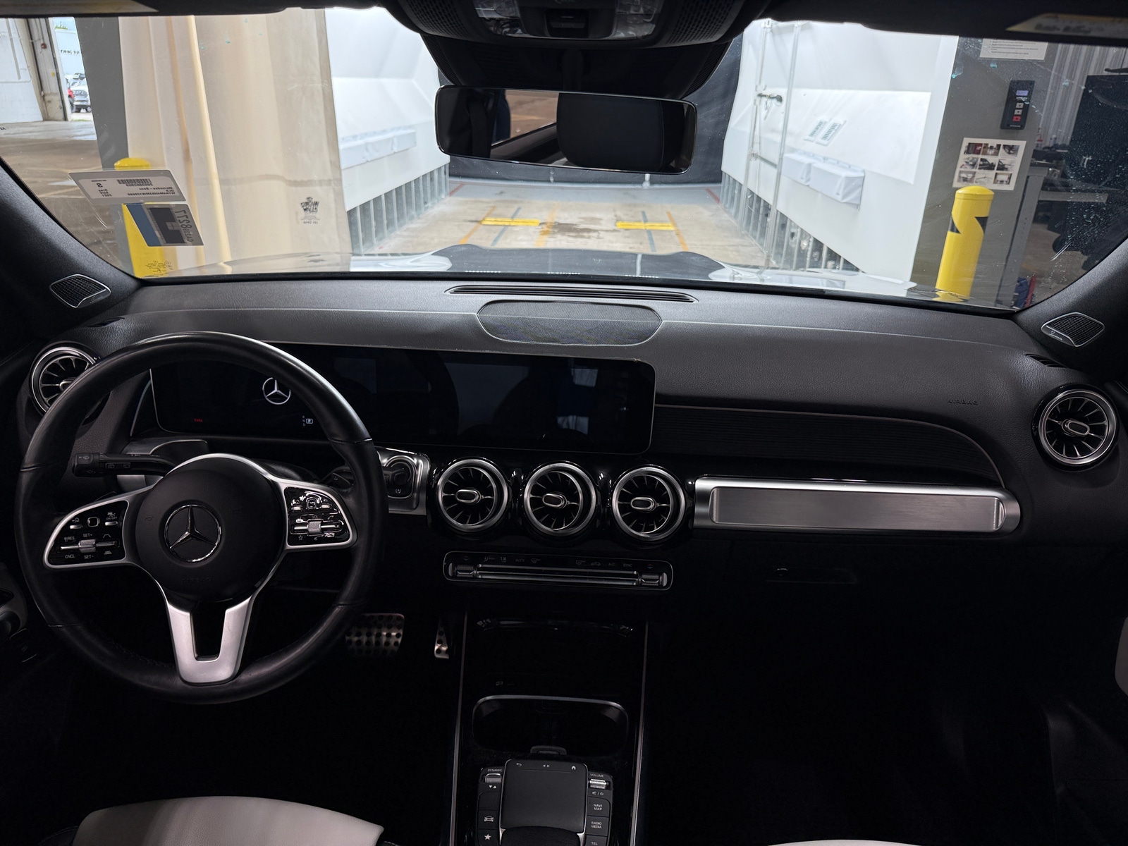 Thumbnail: 2021 Mercedes-Benz GLB - 2