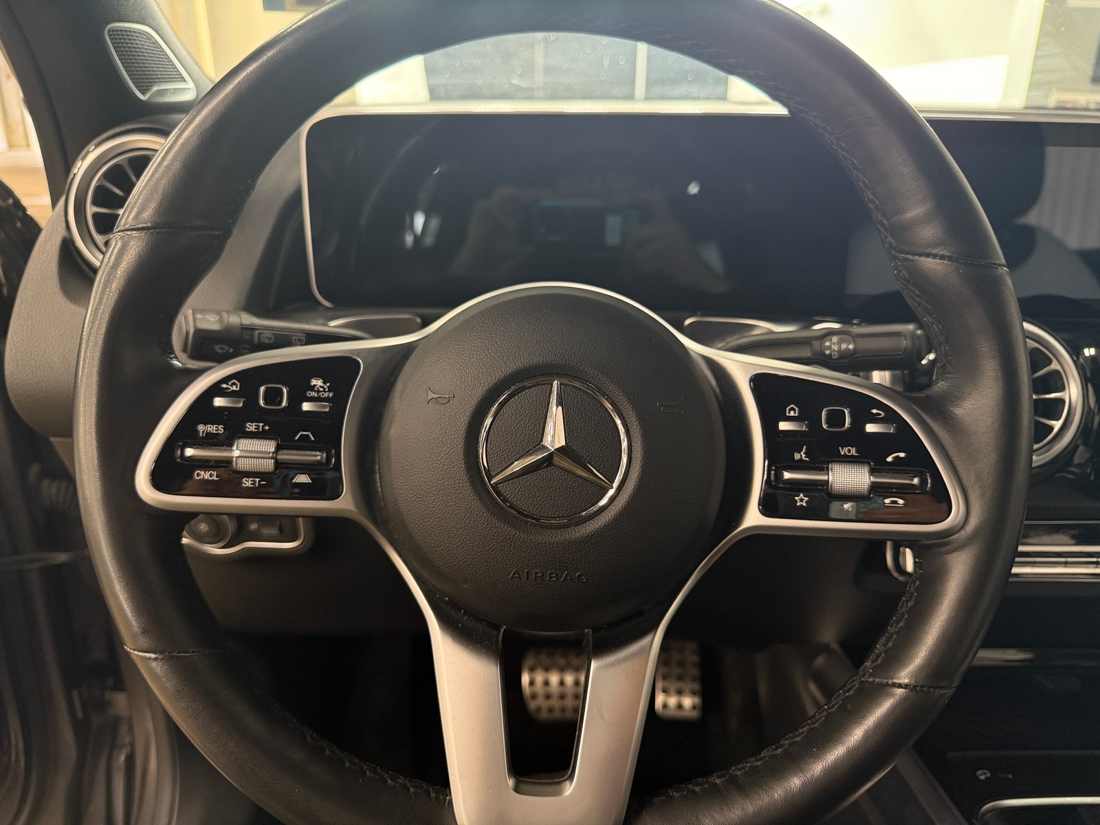 Thumbnail: 2021 Mercedes-Benz GLB - 4