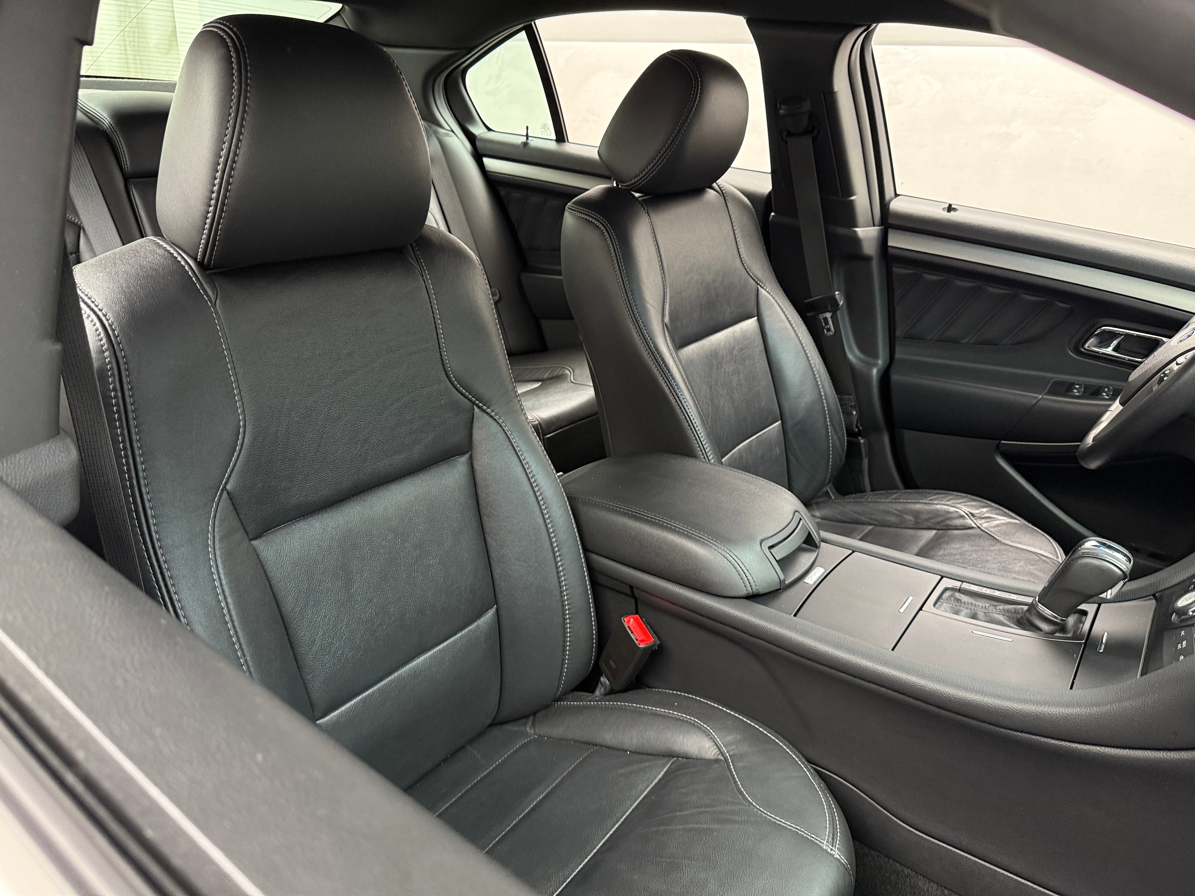 2015 Ford Taurus SEL 2