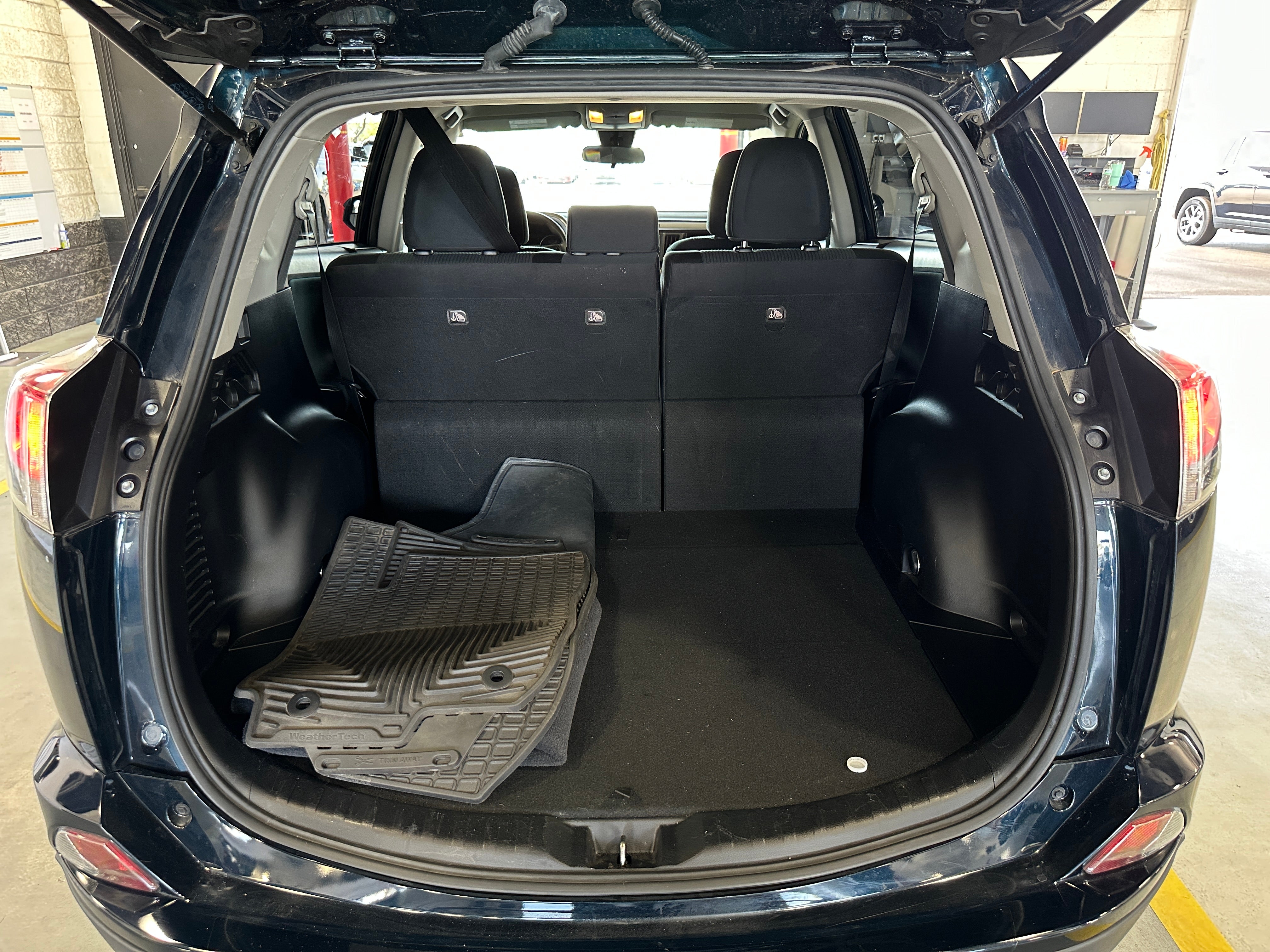 2018 Toyota RAV4 LE 7